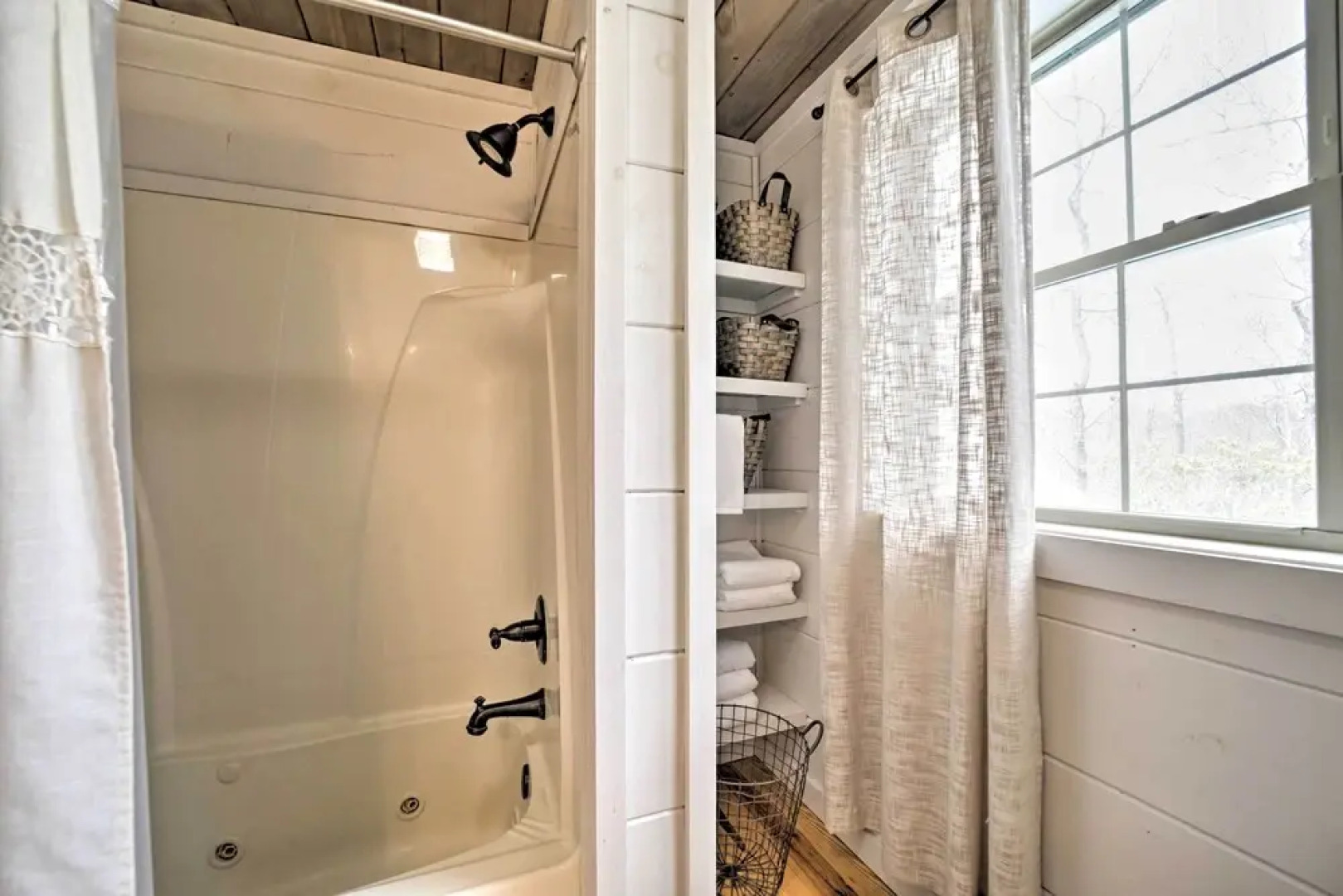 Deck + Fire Pits: Lake Toxaway Getaway!