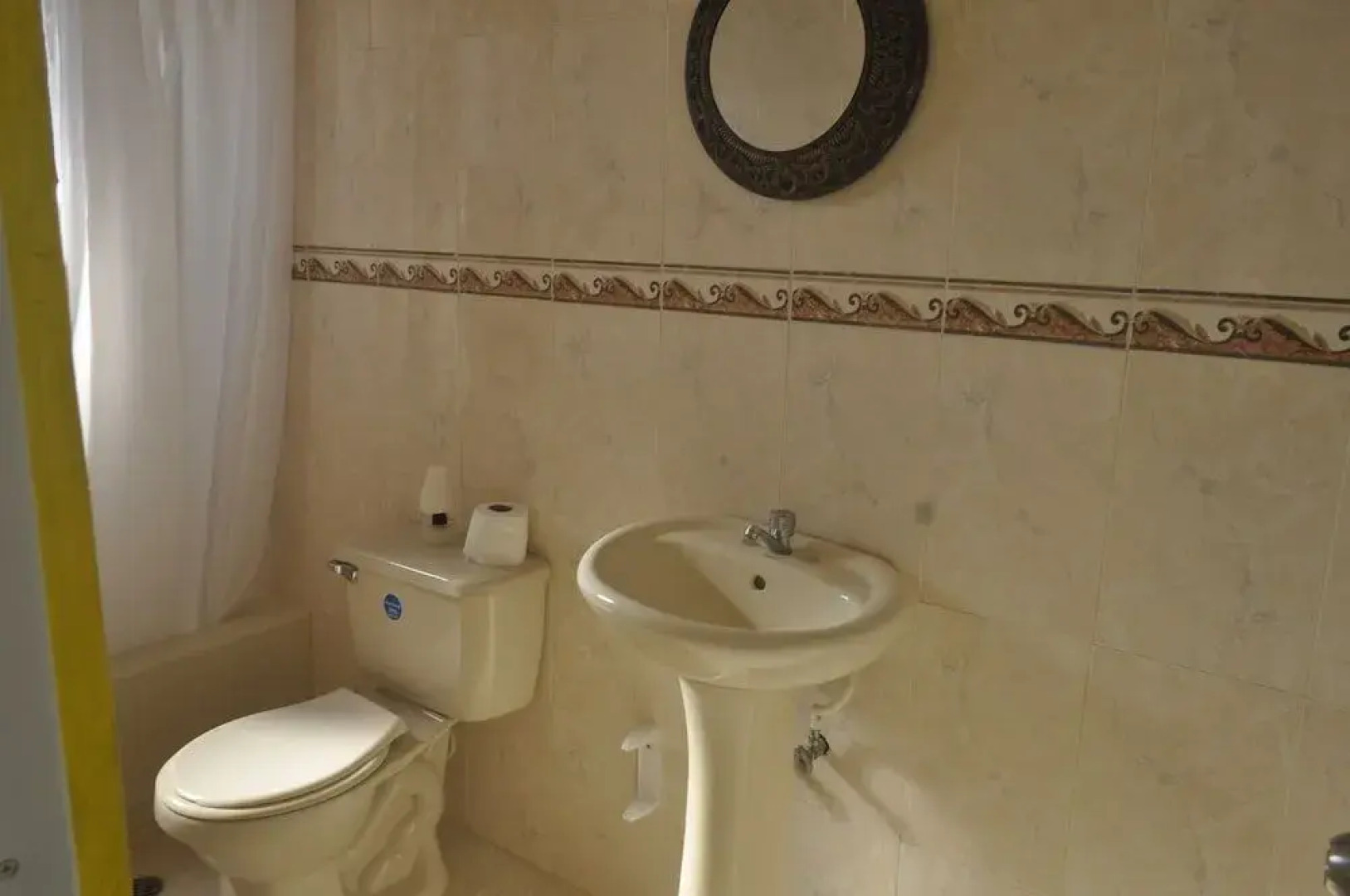 Hotel La Polilla Bar and Restaurant