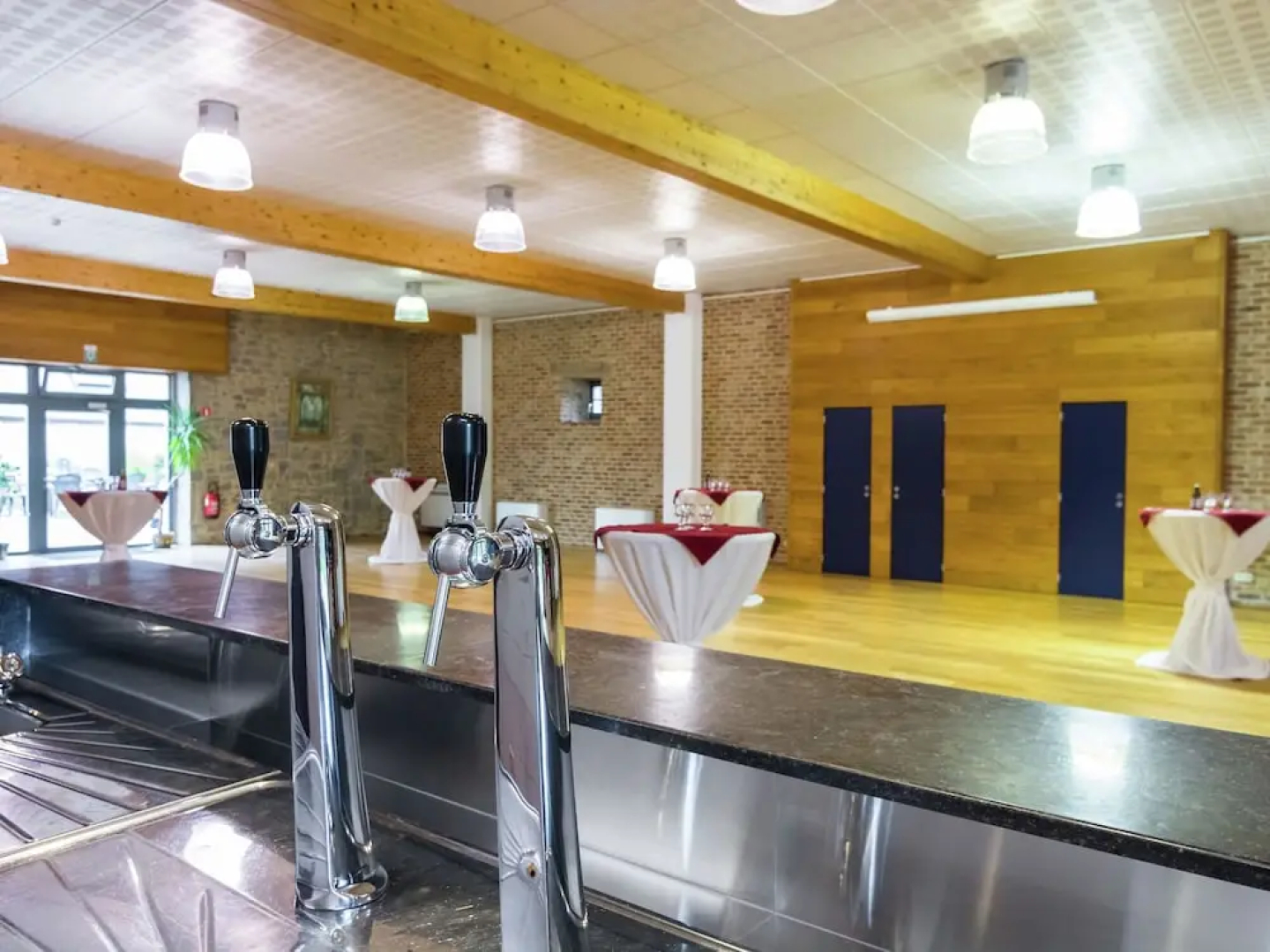 Beautiful Building, With Separate Apartments, Perfect for Family Celebrations