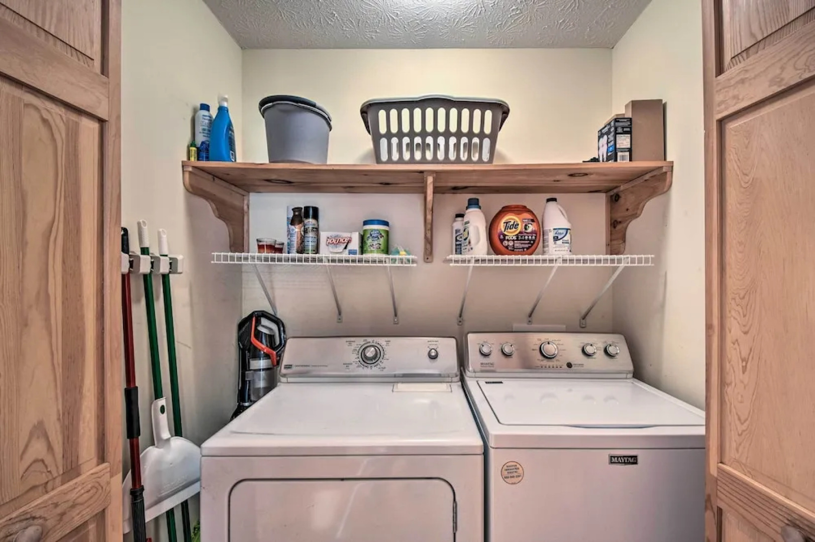 'the River Rest' Ellijay Cabin w/ Hot Tub!