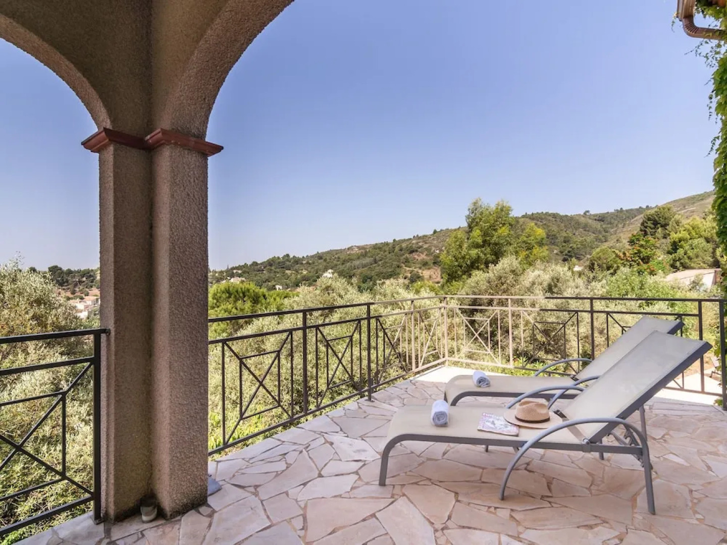 Spacious Luxury Villa With Heated Swimming Pool, Jacuzzi, Stunning Views and Plenty of Privacy