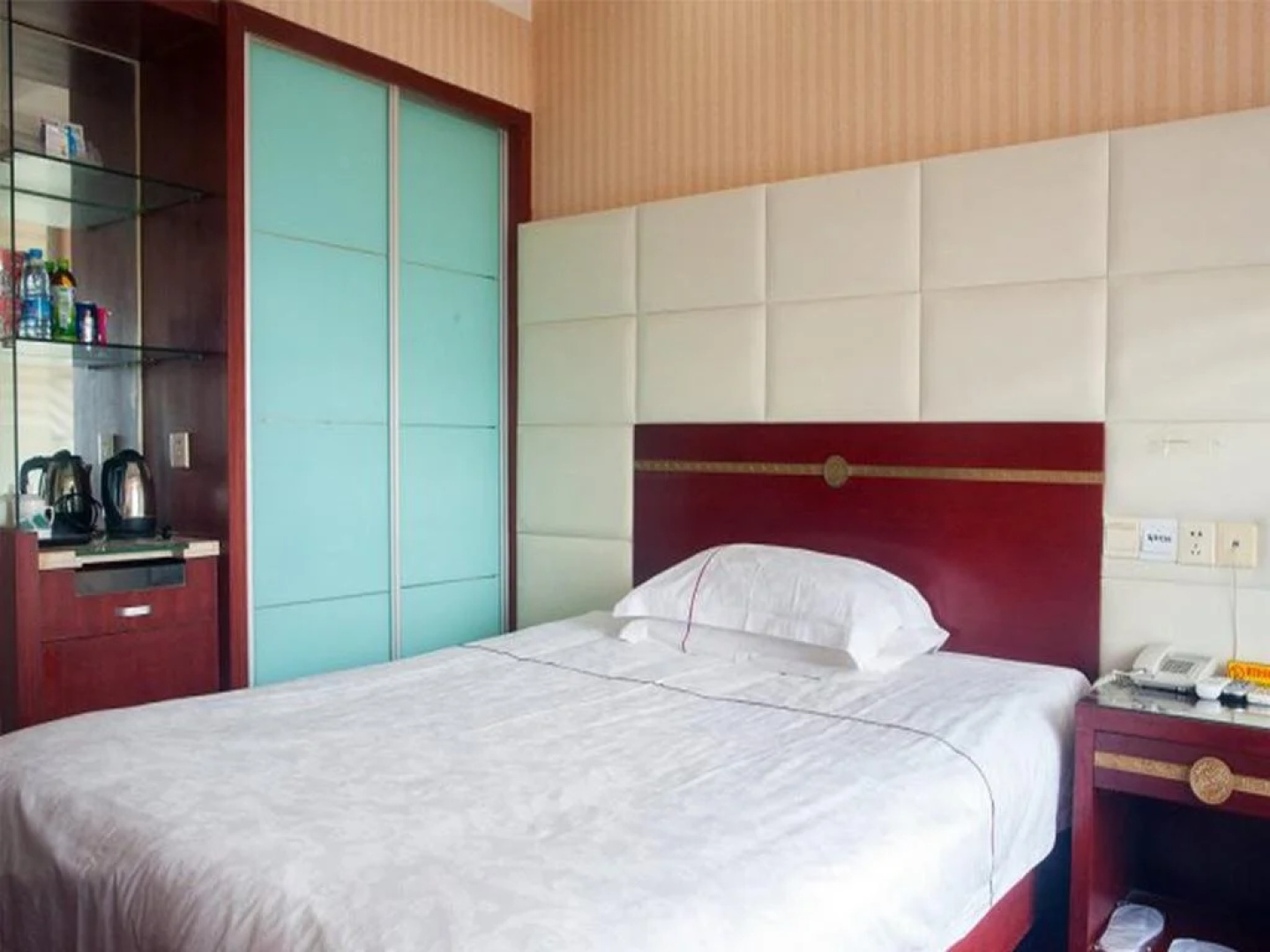 Haimen Yuanfen Tiankong Business Hotel