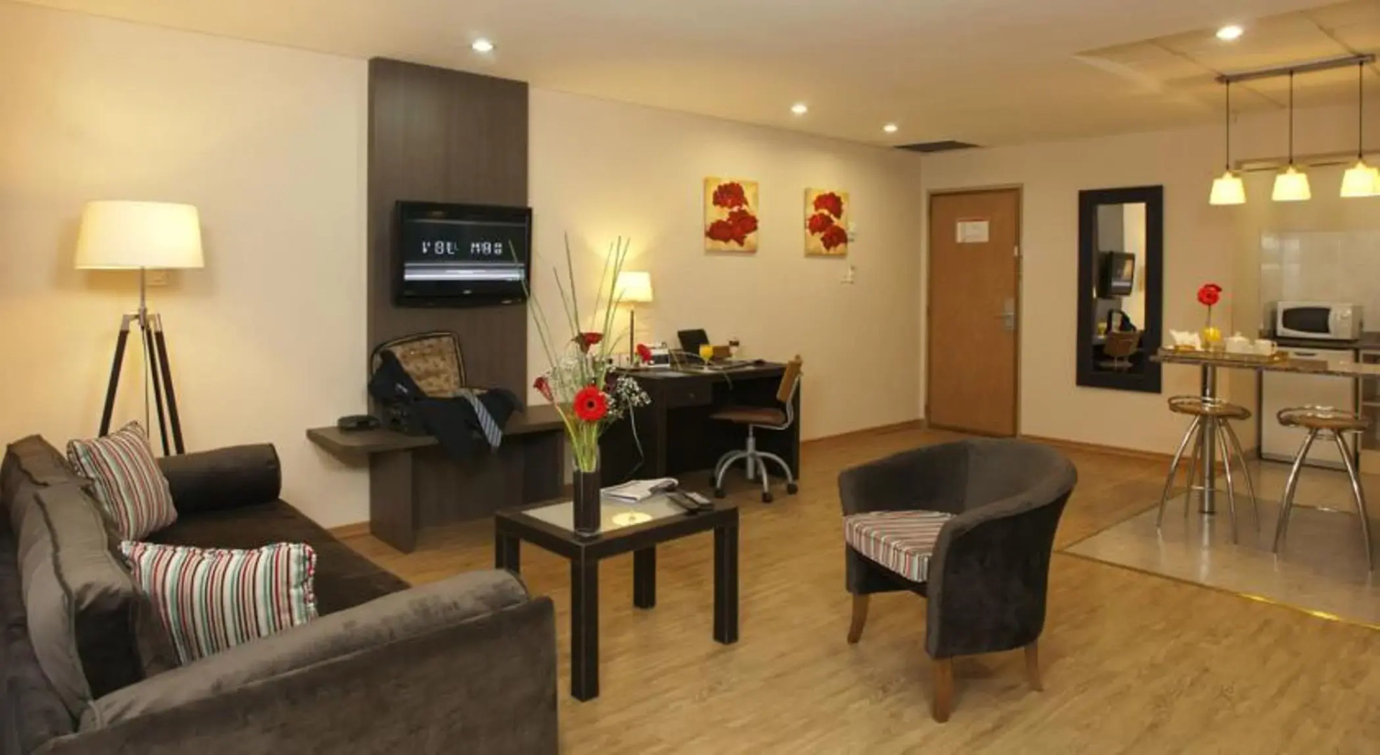 Land Express Neuquén Hotel