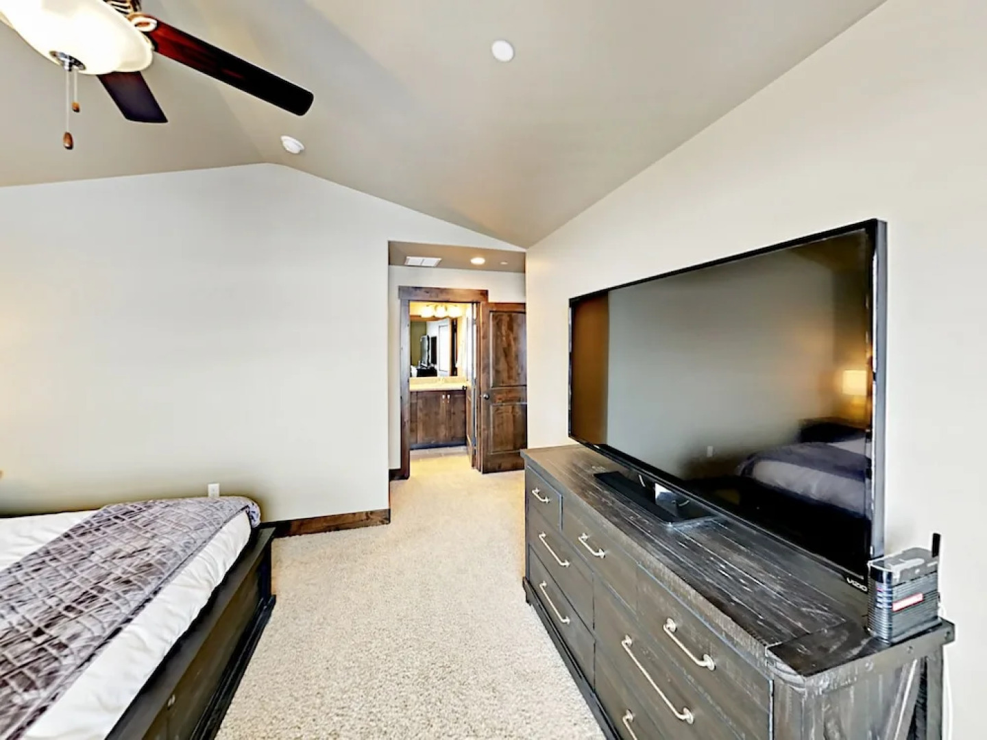 West Abigail - 4 Br Townhouse