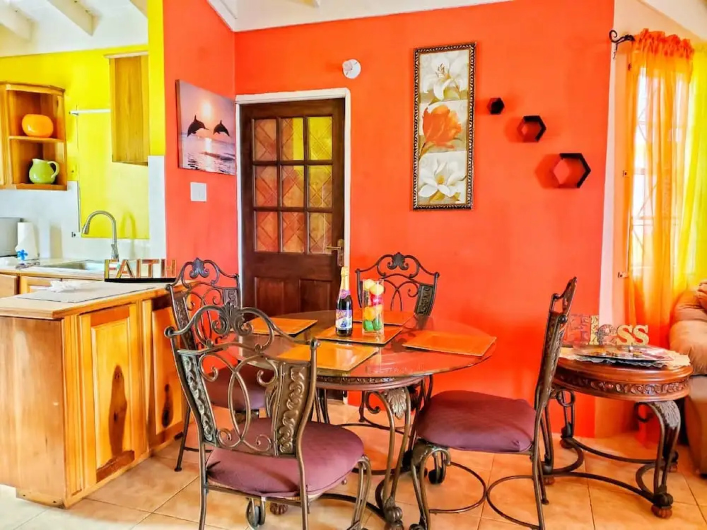 2 Bed-sleeps 4-gated Community-5 Min Town Centre