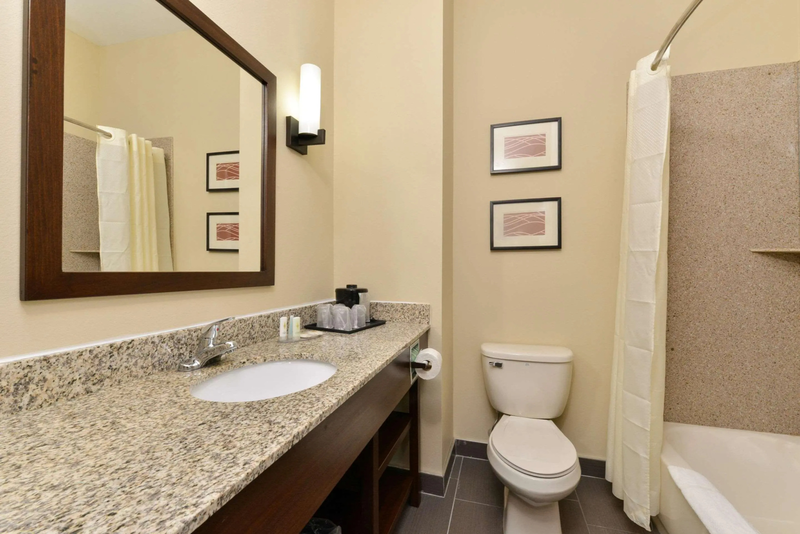 Days Inn & Suites by Wyndham Manheim Lebanon