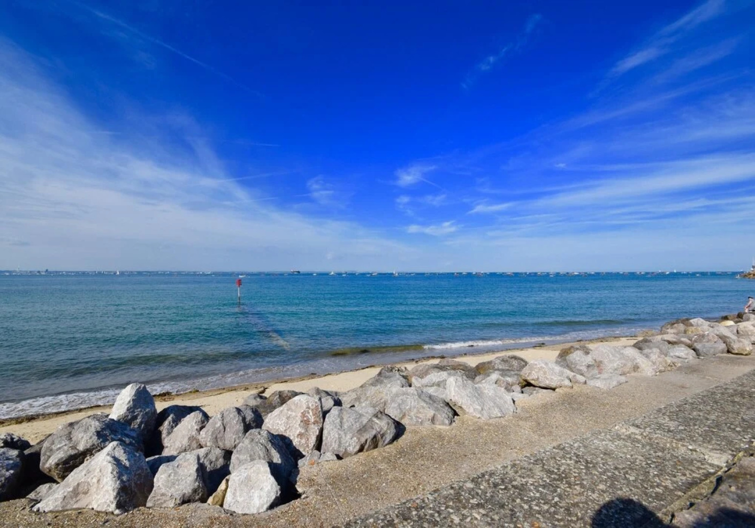 Seashells Dog Friendly Seaview Beach Chalet Sleeps 4 Beach Opposite