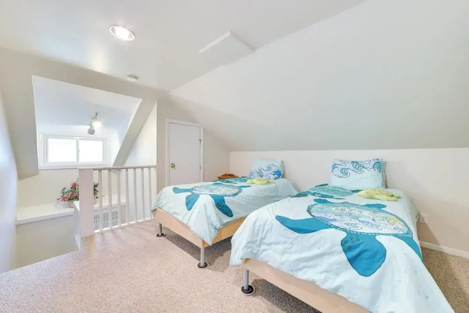 Walk to Lake Michigan: Pet-friendly Charlevoix Gem