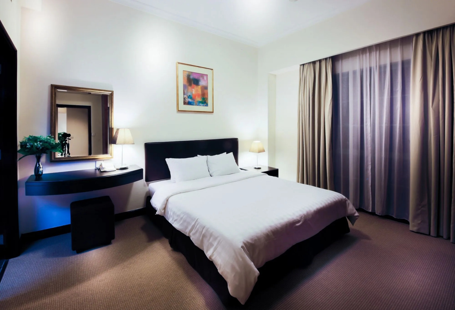 Diamond Westlake Suites