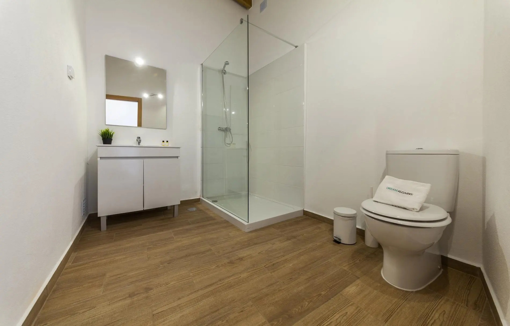 I 5 - 3 Bed Apartment in St. Johns Countryside Getaway