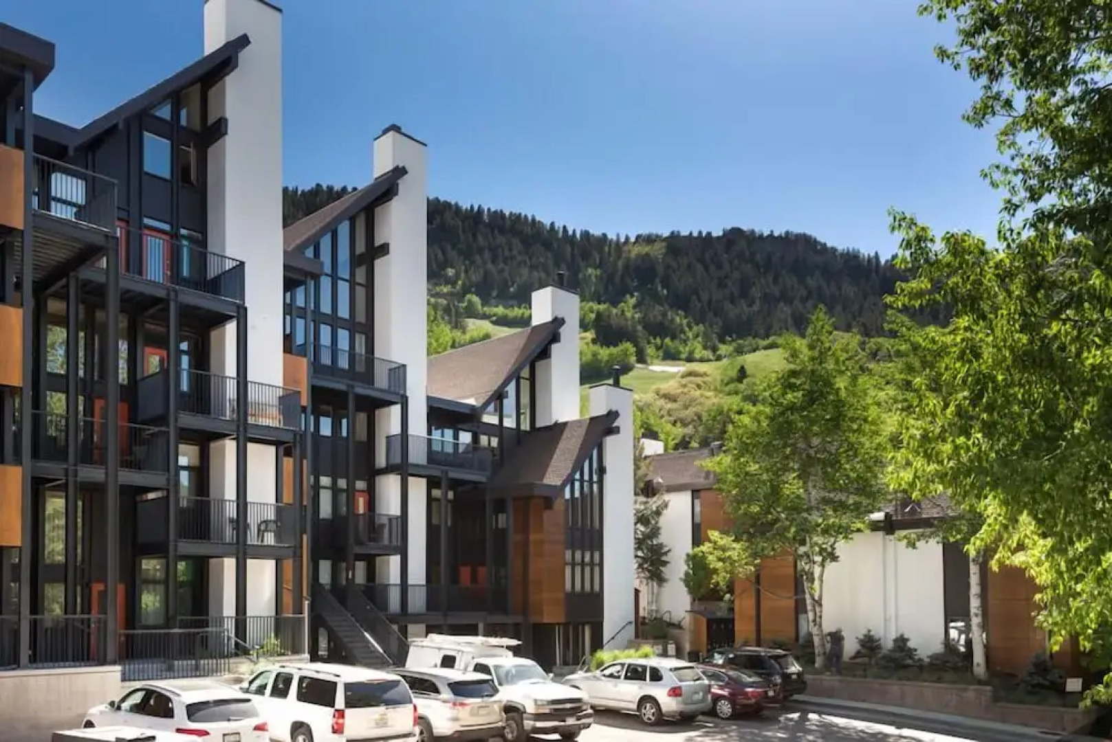 Fifth Avenue Condominiums by Frias