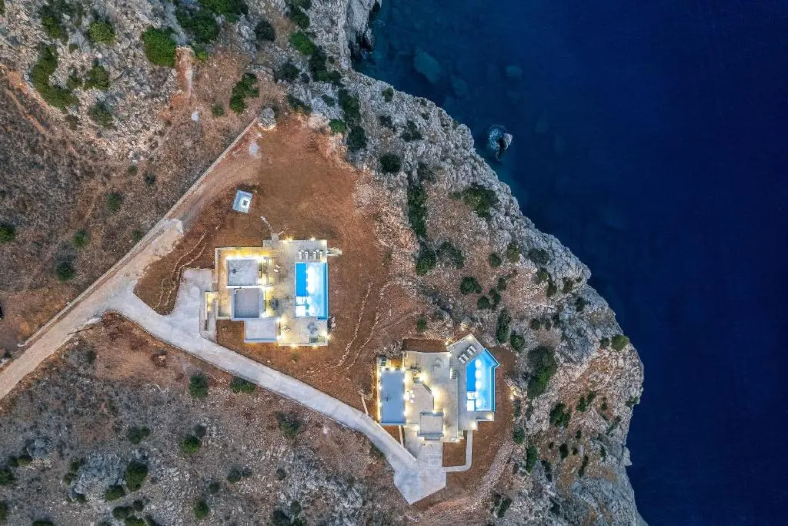 Seafront luxury villa with infinity pool & devine views!