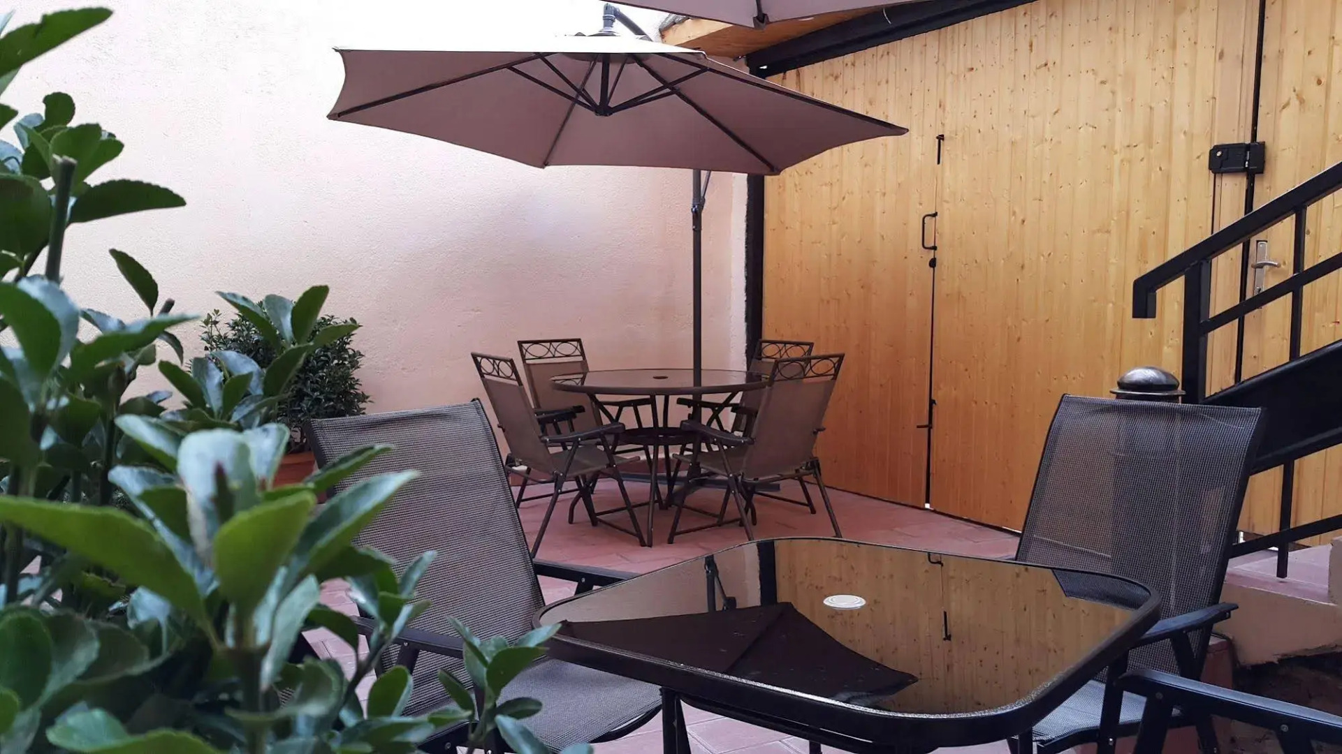 Отель Log Inn Boutique