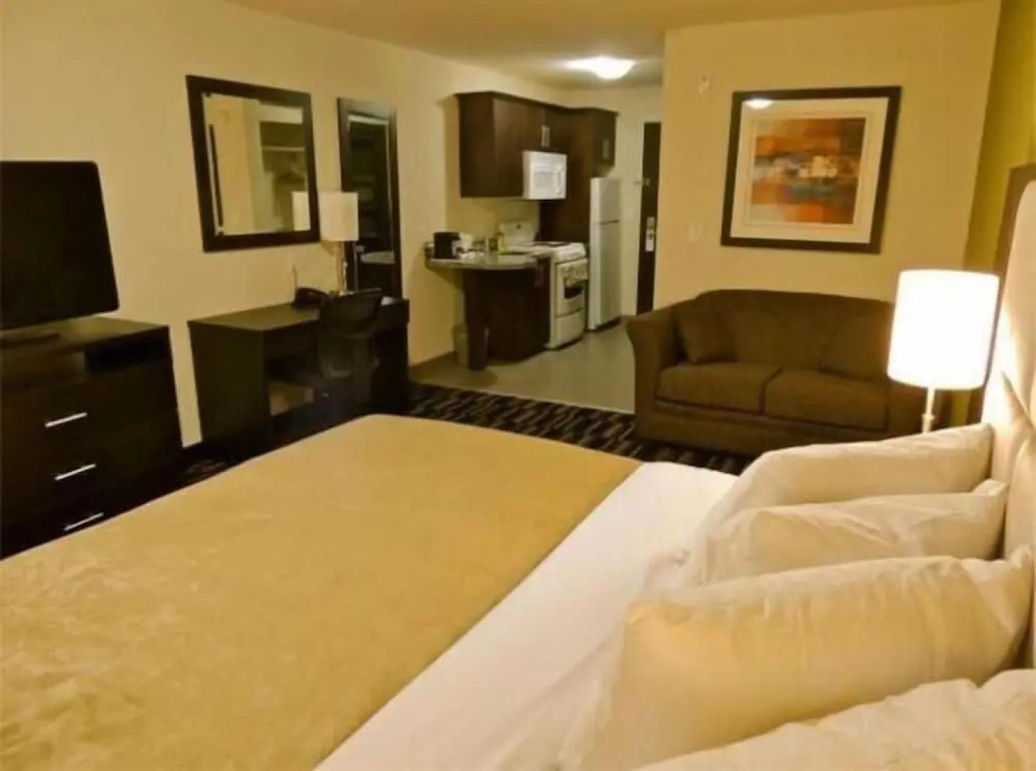Carlyle Western Star Inn & Suites