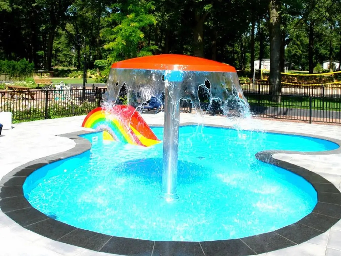 Tidy chalet with garden and WiFi, close to Park De Veluwe