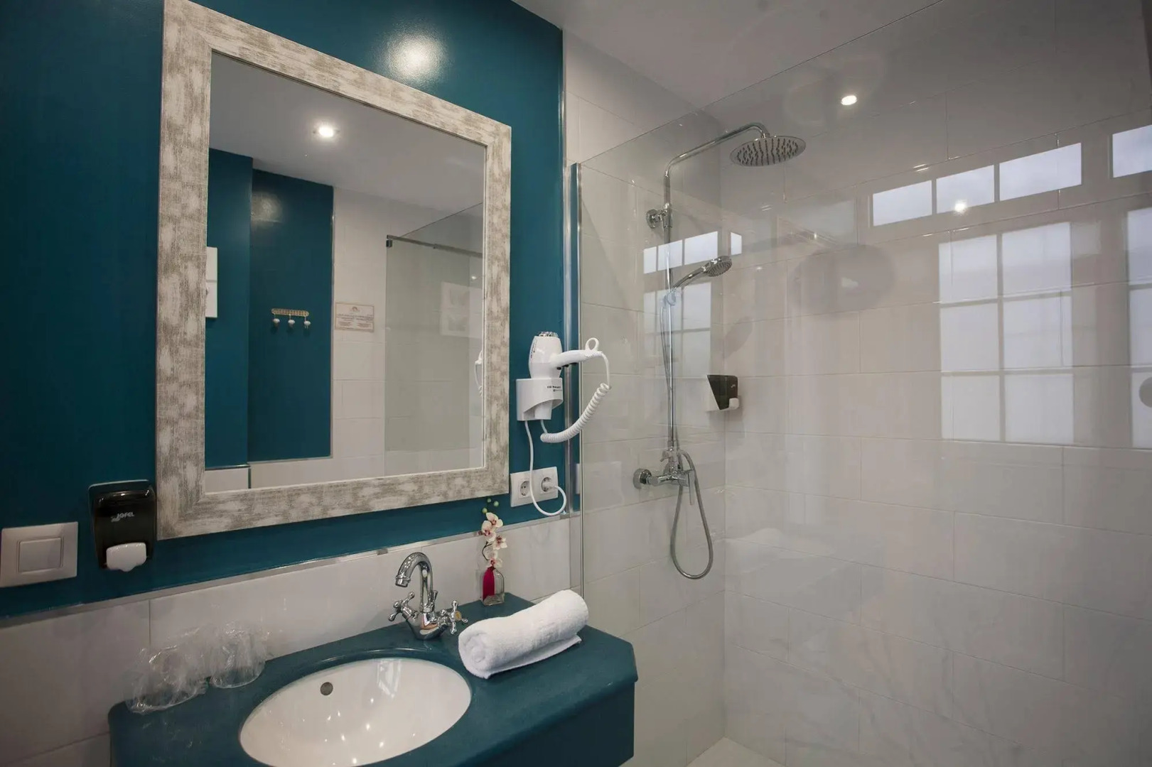 Hotel Puerta Del Sol