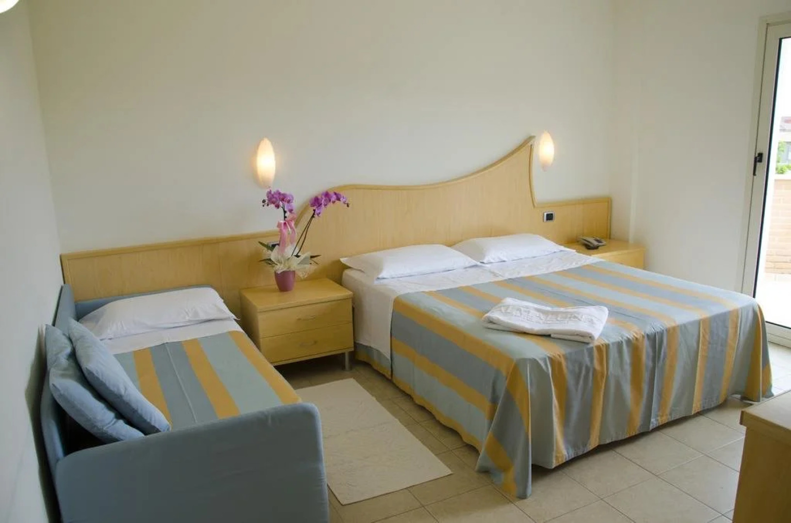 Almaluna Hotel  Resort