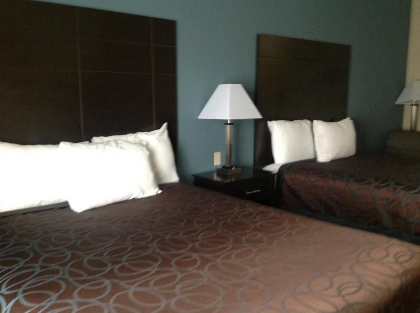 La Plaza Inn & Suites