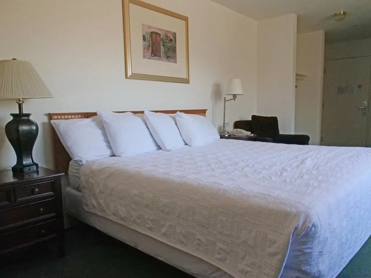 The Junction Hotel and Hostel