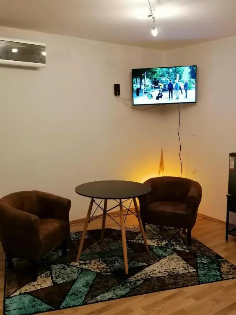 1 Person - Single - Appartement -Zentral gelegen in Leverkusen Wiesdorf - Friedrich Ebert Platz 5a , 4te Etage mit Aufzug-und mit Balkon