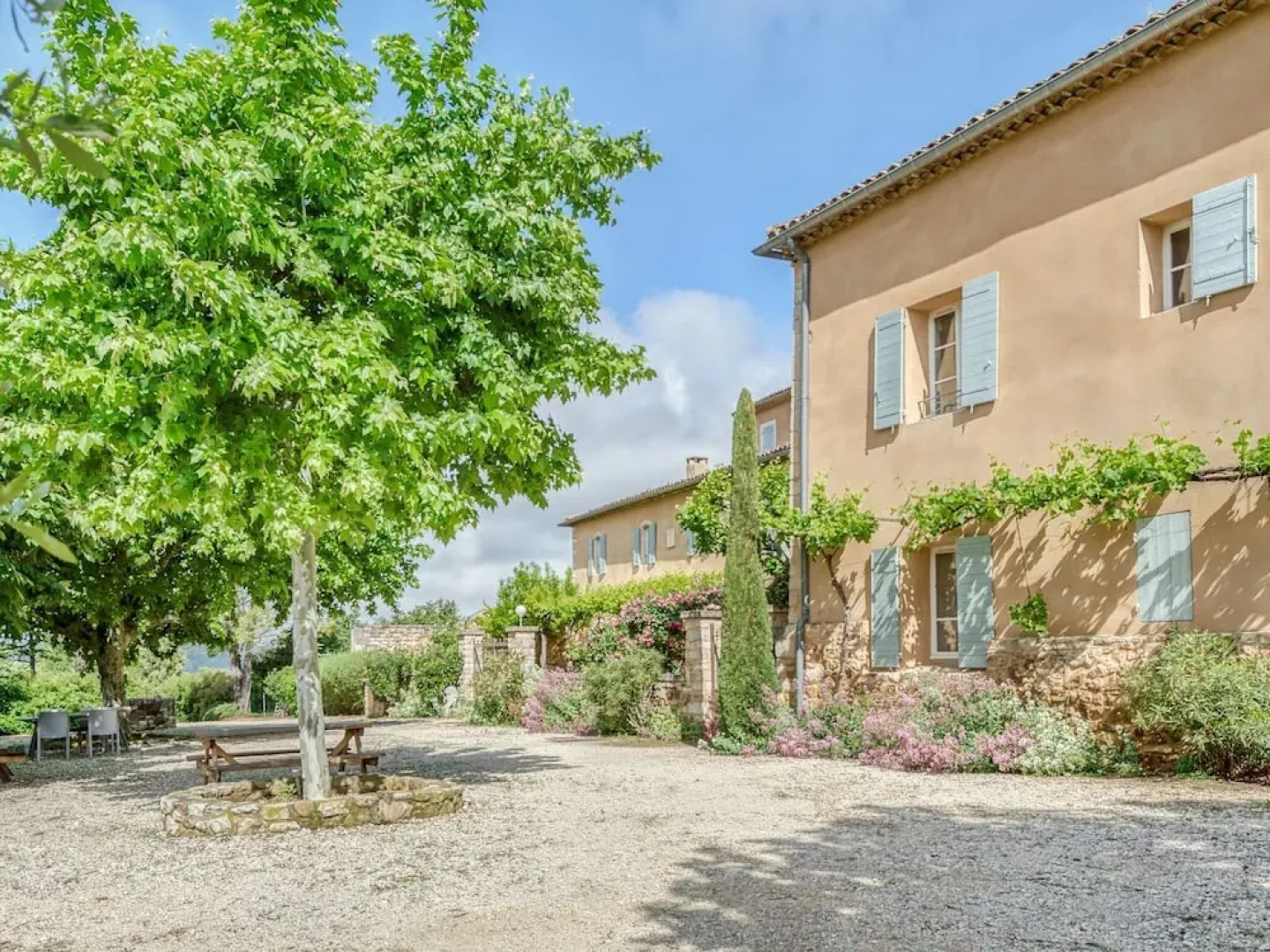 Secluded Holiday Home in Rustrel With Swimming Pool