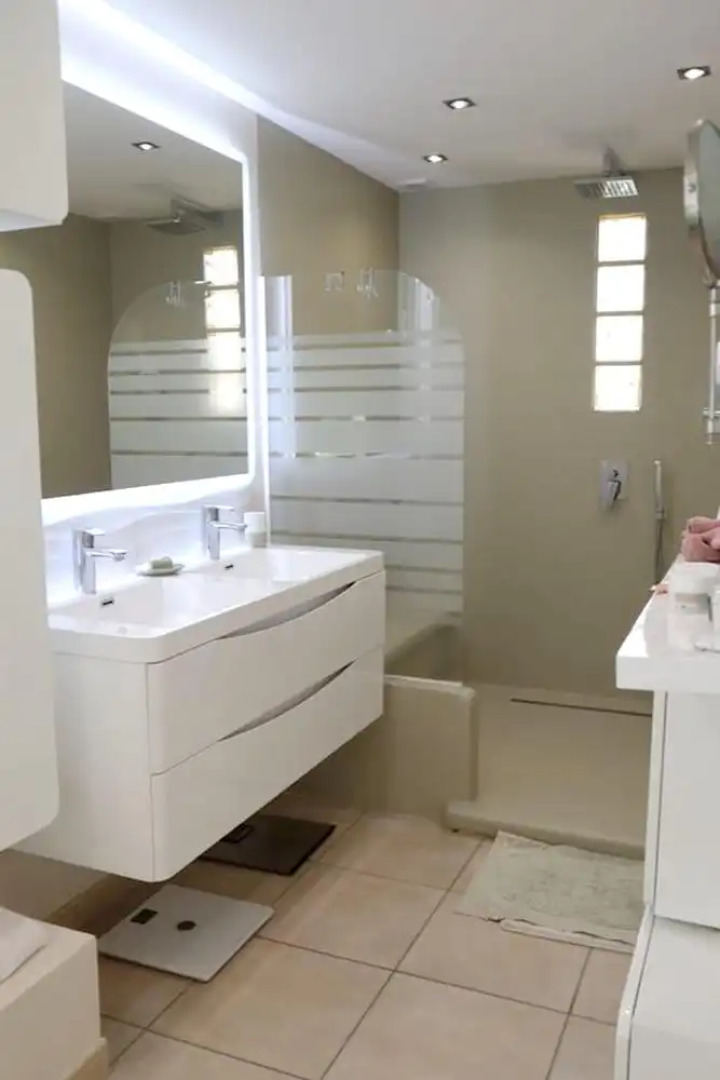 House With 3 Bedrooms in L'isle-sur-la-sorgue, With Private Pool, Furn