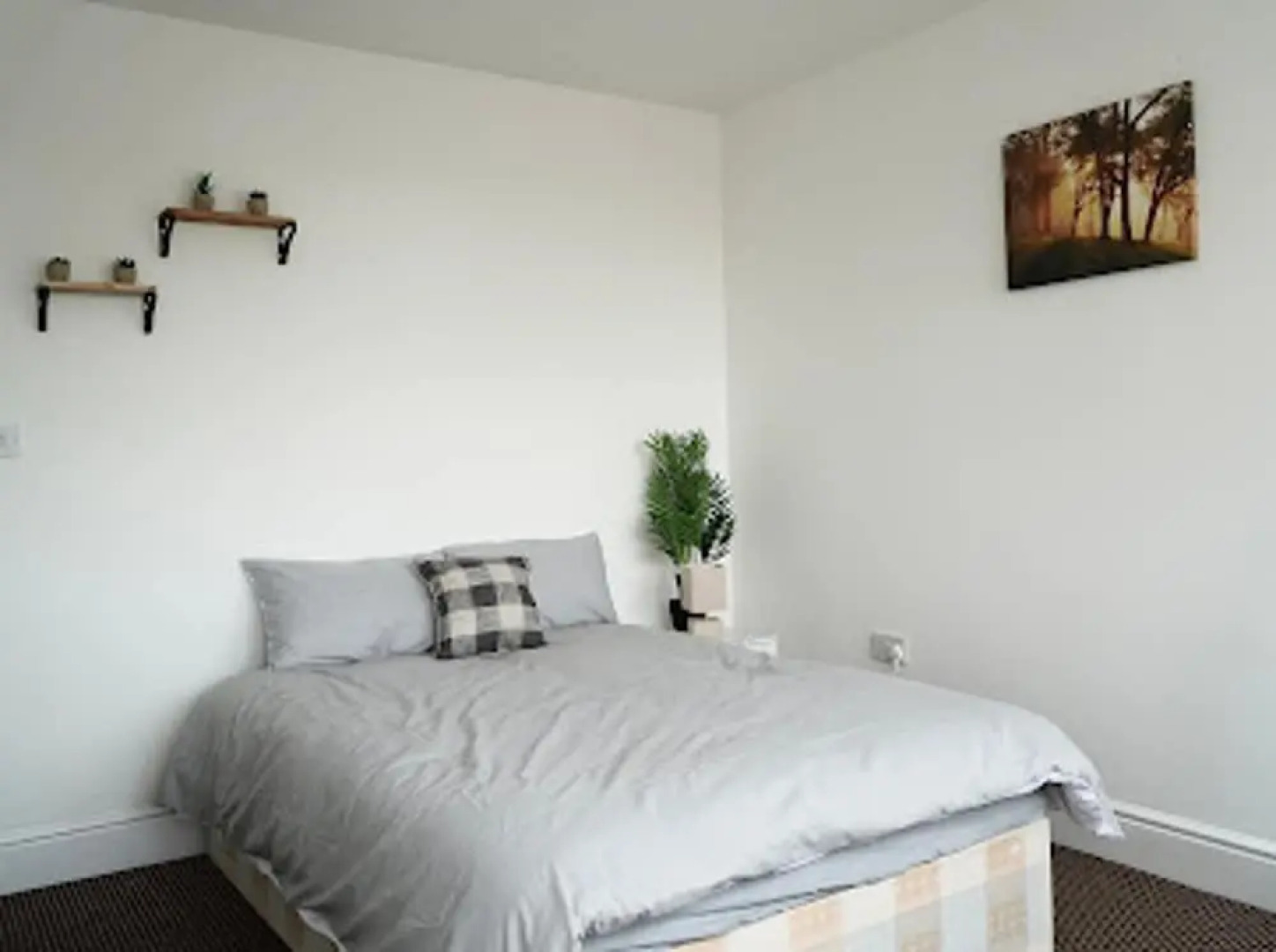 Clean, Spacious 2-bed Apartment in Brierley Hill