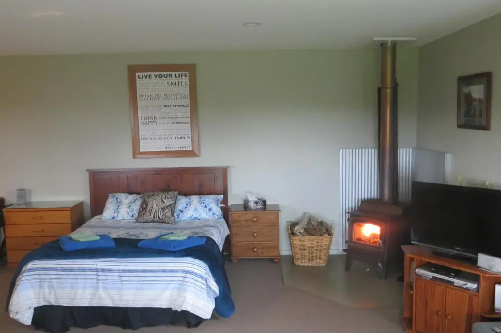 Kiwi Cabin and Homestay at Koru