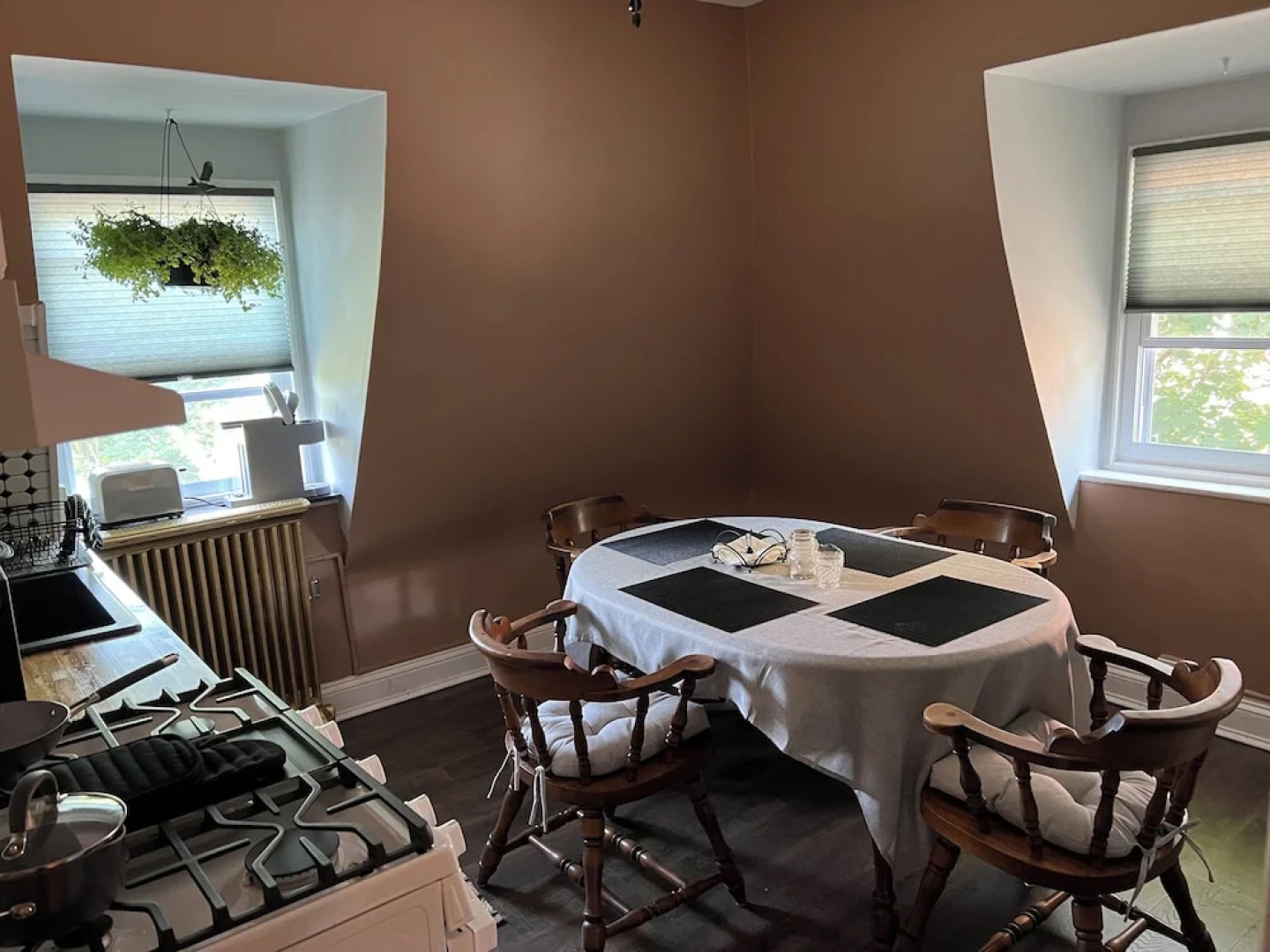 2Br Private Victorian Apartment in City Location on Half Acre Sleeps 5
