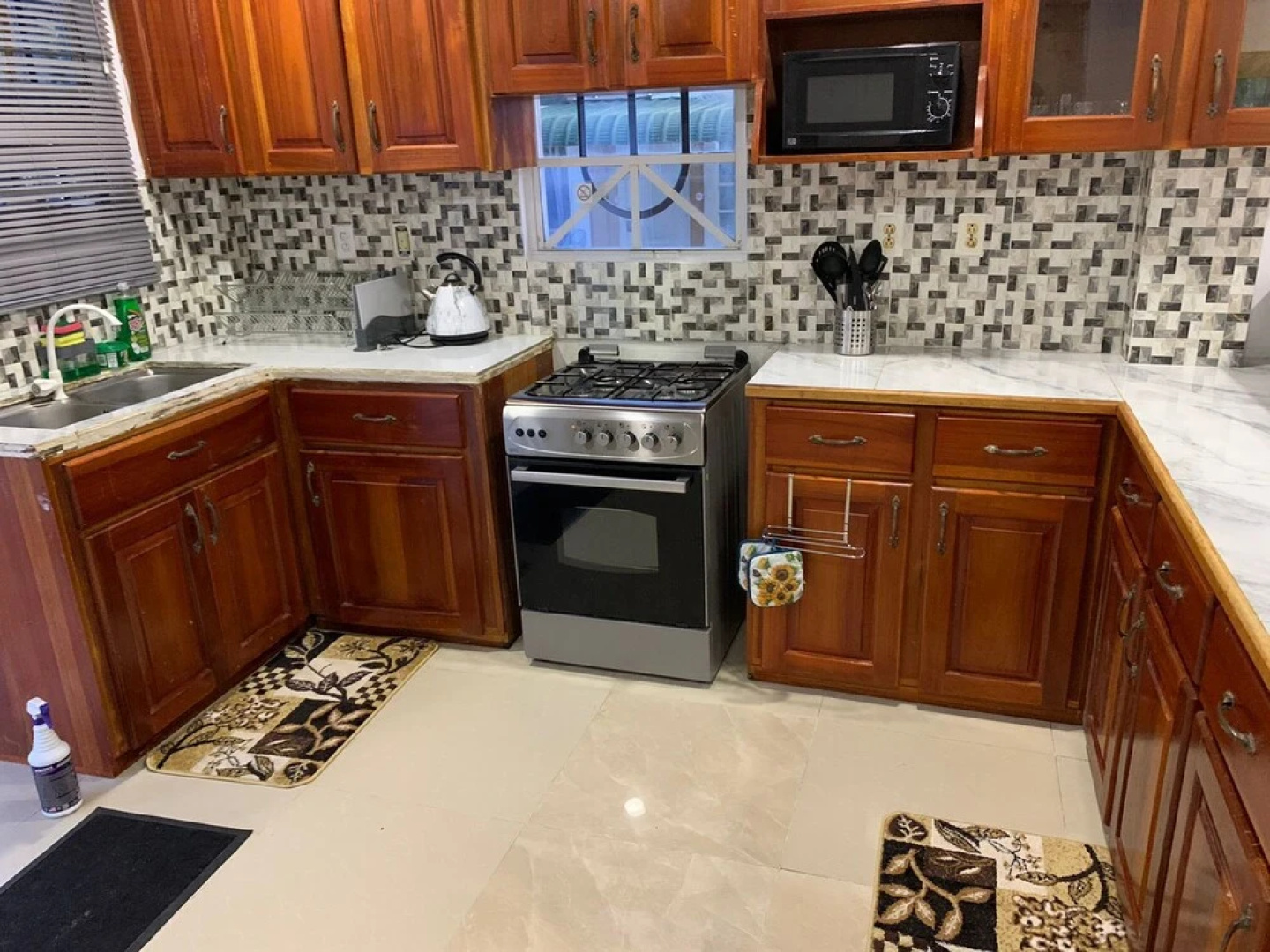 1 Bed Apartment - Sleeps 2 - Parking - Wifi