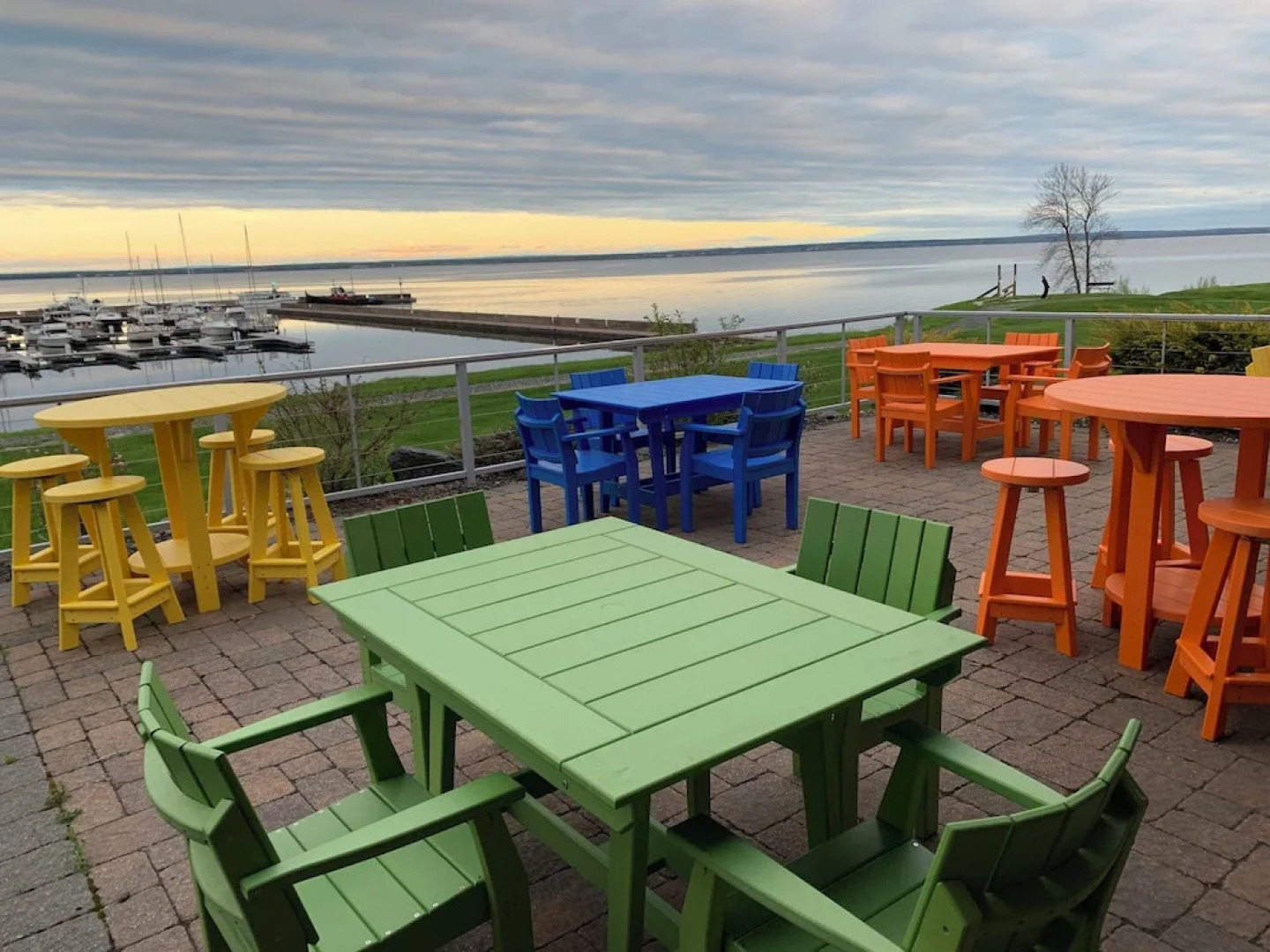 The Washburn Inn - On the Lake