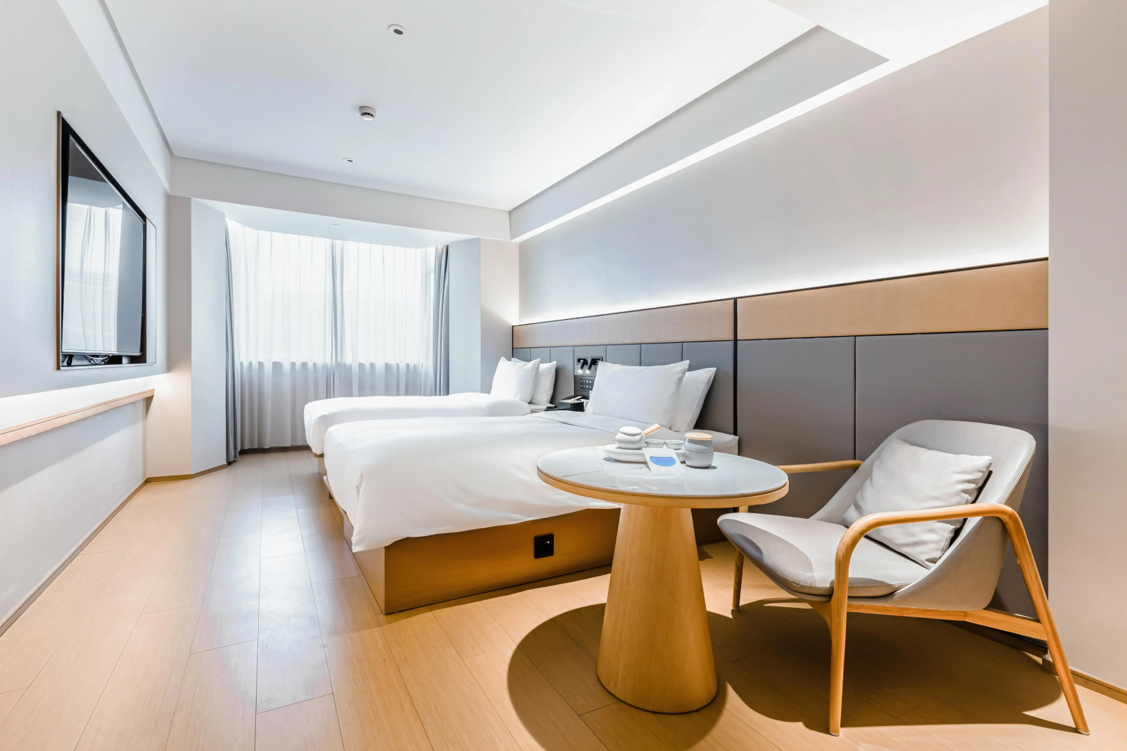 Ji Hotel (Shanghai Lujiabang Road Metro Station)