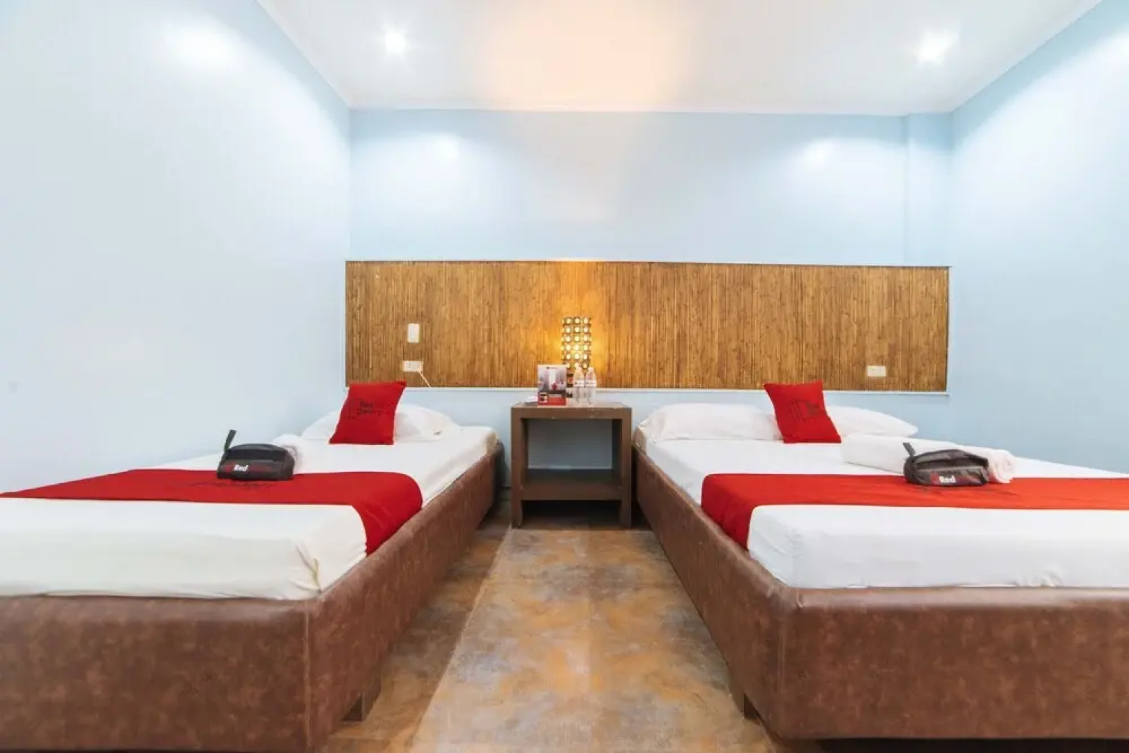 RedDoorz @ N Roldan Street