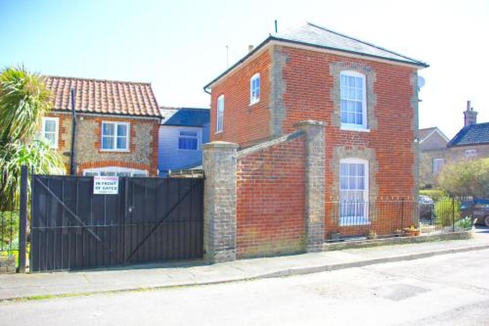 Romantic Flint Cottage on the Suffolk Coast