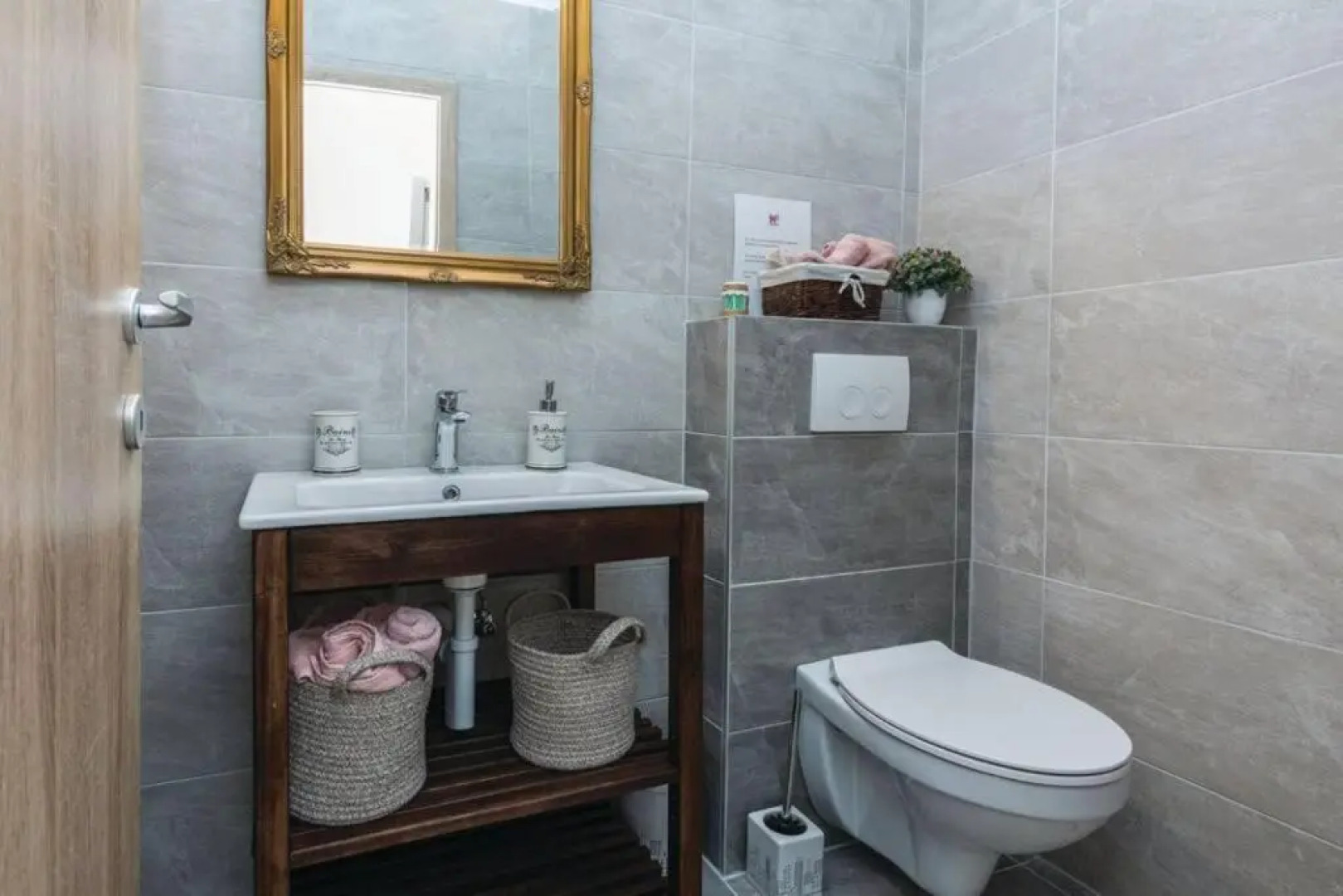 Lux stone house with pool, jacuzzi, sauna near beach