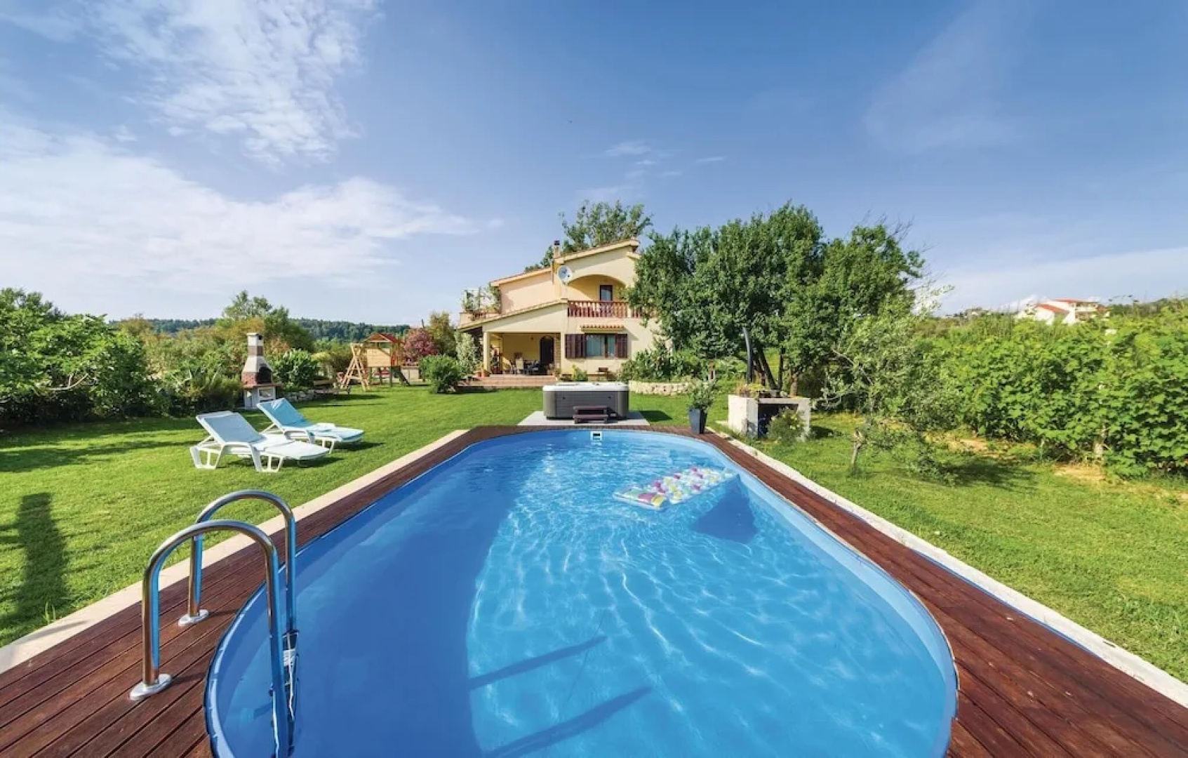 Nice Home in Ljubac with WiFi, 6 Bedrooms & Hot Tub
