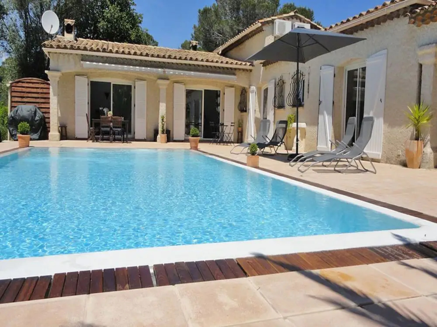 Detached Villa With Private Pool and air Conditioning, 10 km From the Mediterranean