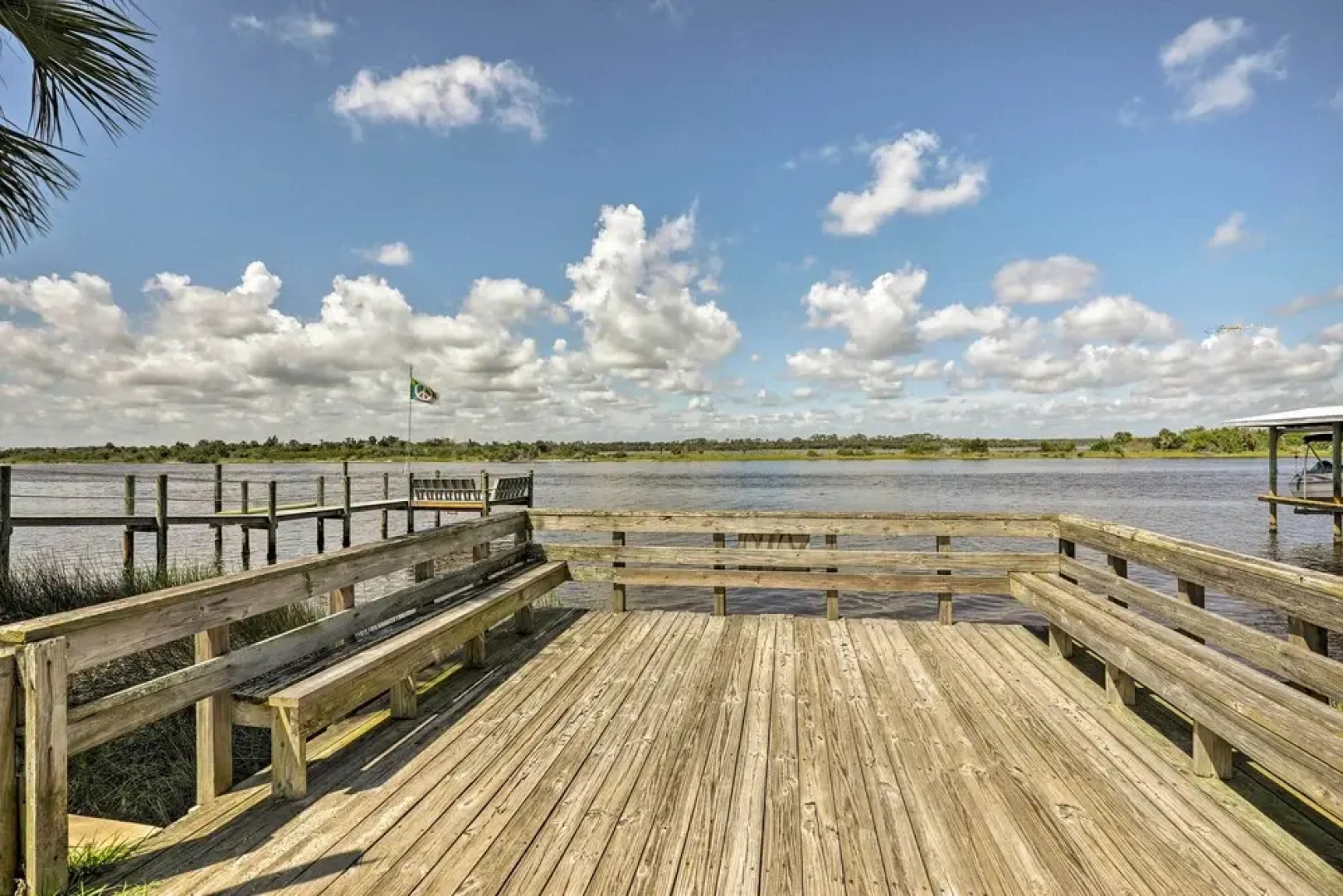 Ormond Beach Home: Screened Porch, Walk to Beach!