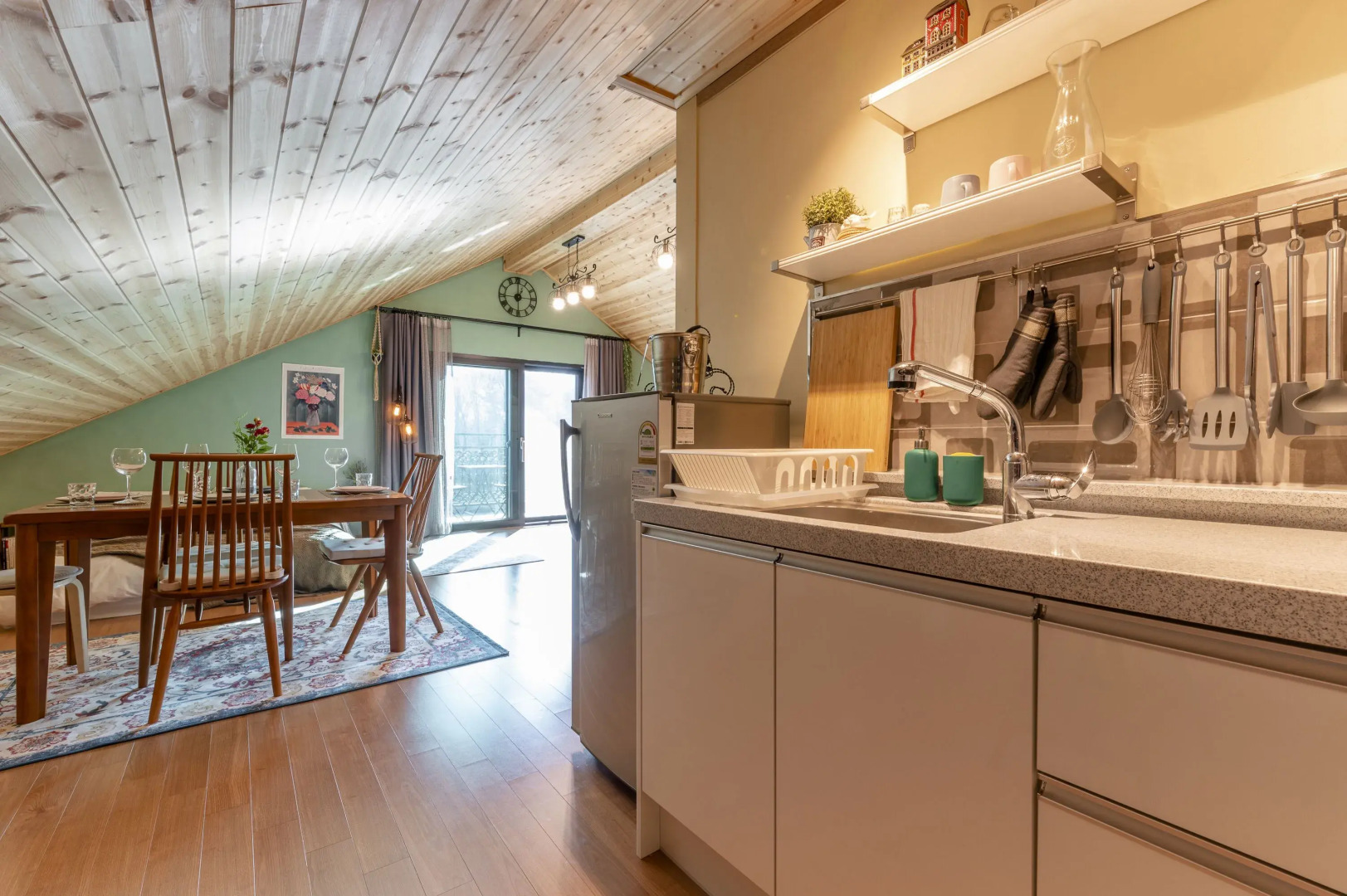 Two Romantic Birds Pool Pension