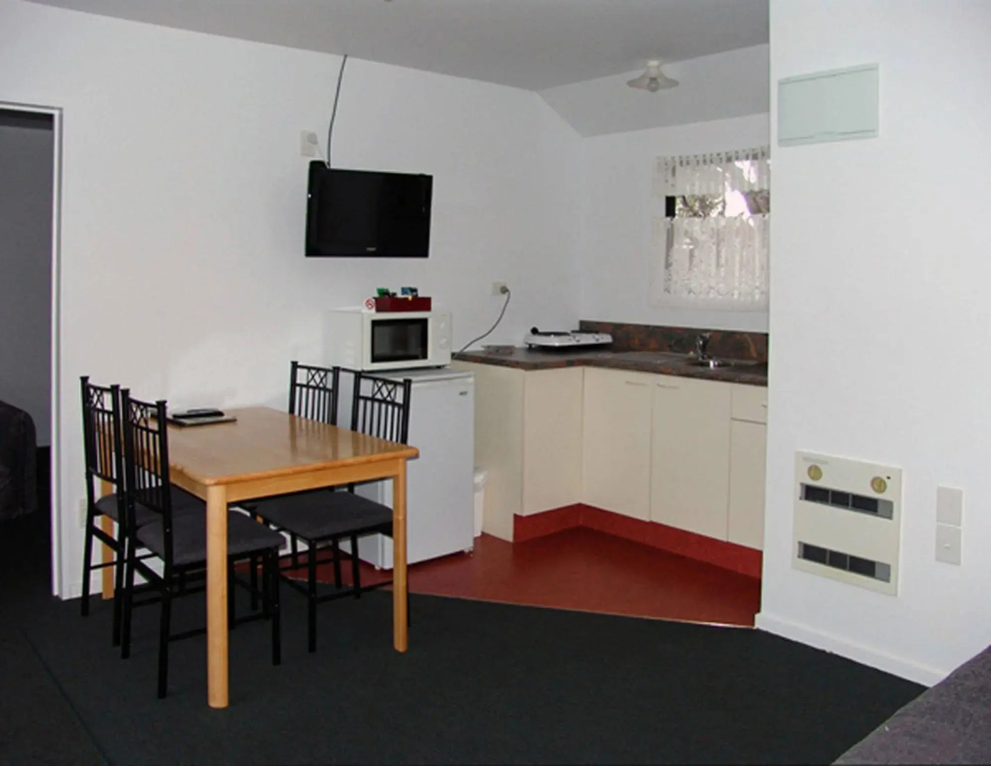 Lake Brunner Country Motel & Holiday Park