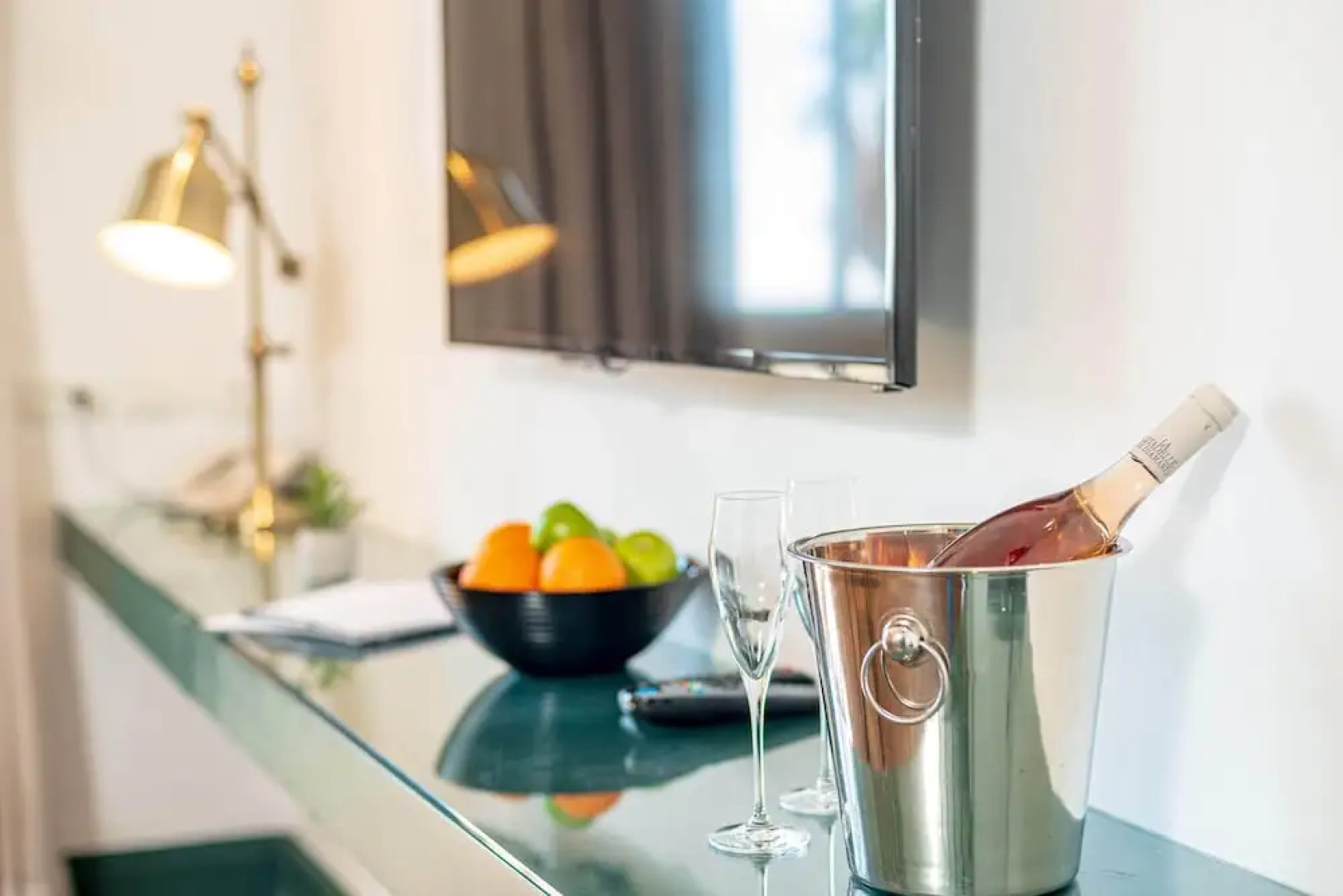 Gordon Hotel & Lounge