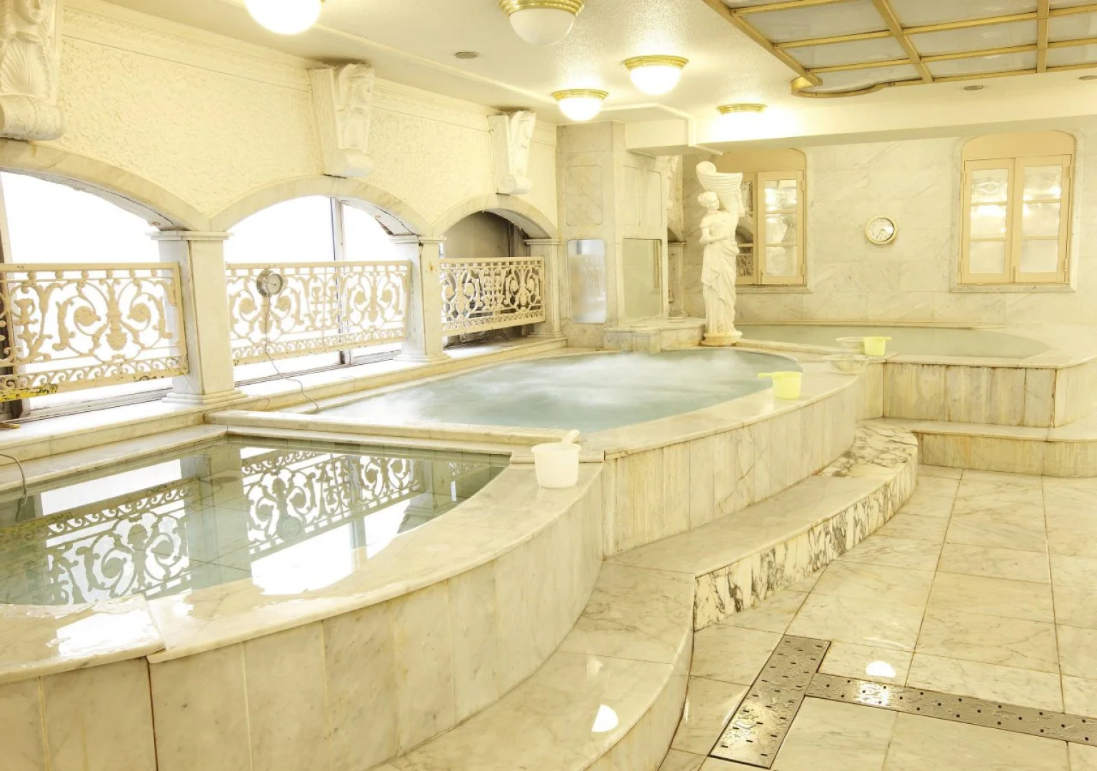 Shinjuku Kuyakusho-mae Capsule Hotel