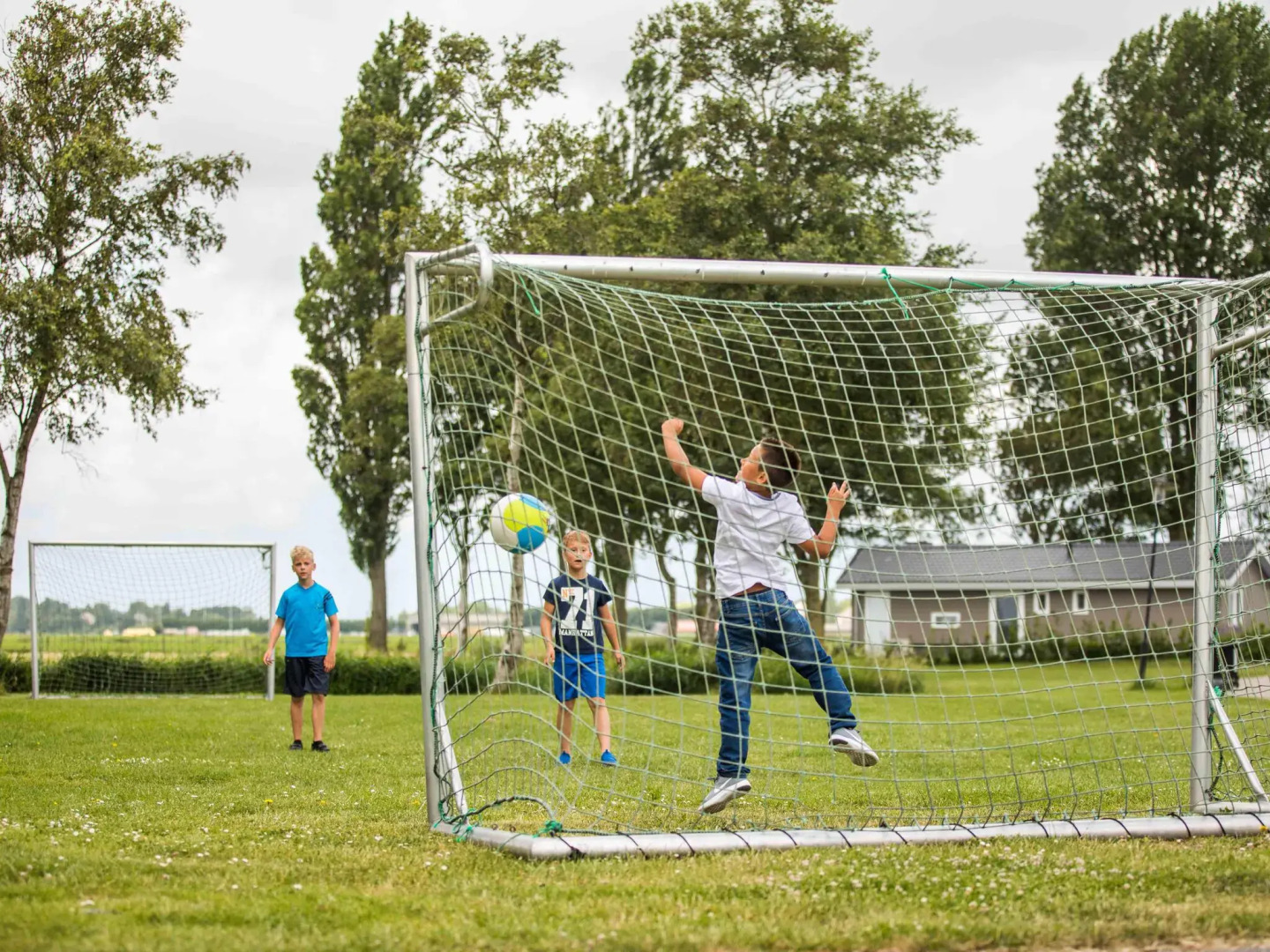 Detached, modern chalet with sauna and spa, in a holiday park, 8 km. from Hoorn