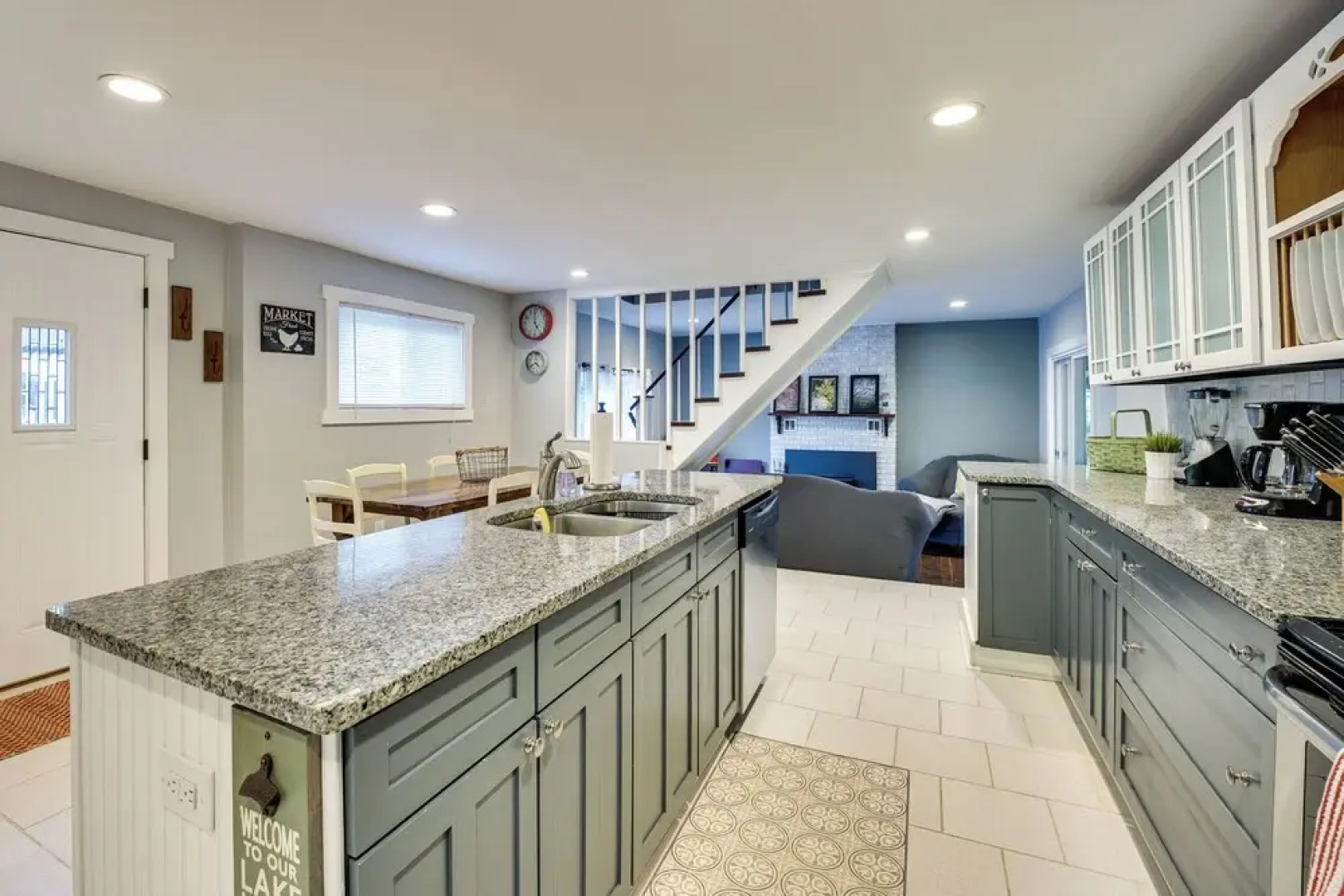 Renovated, Spacious Retreat in Union Pier!