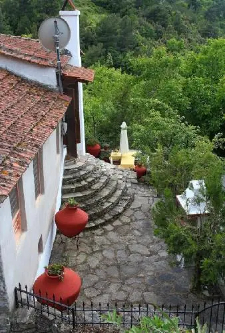 Katoikia me ta Pitharia