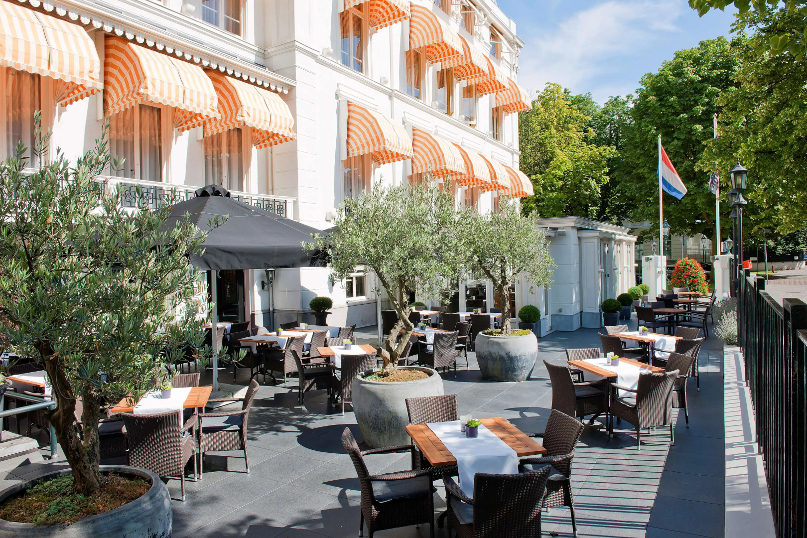 Carlton Ambassador Hotel