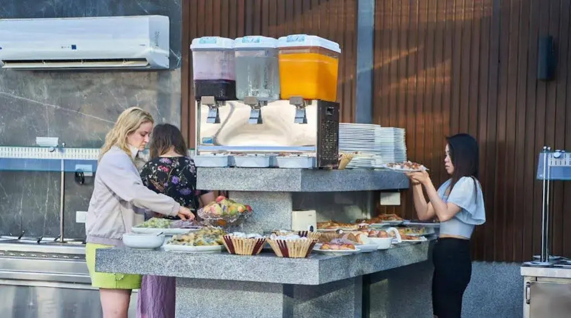 New Pyramid Front Hotel