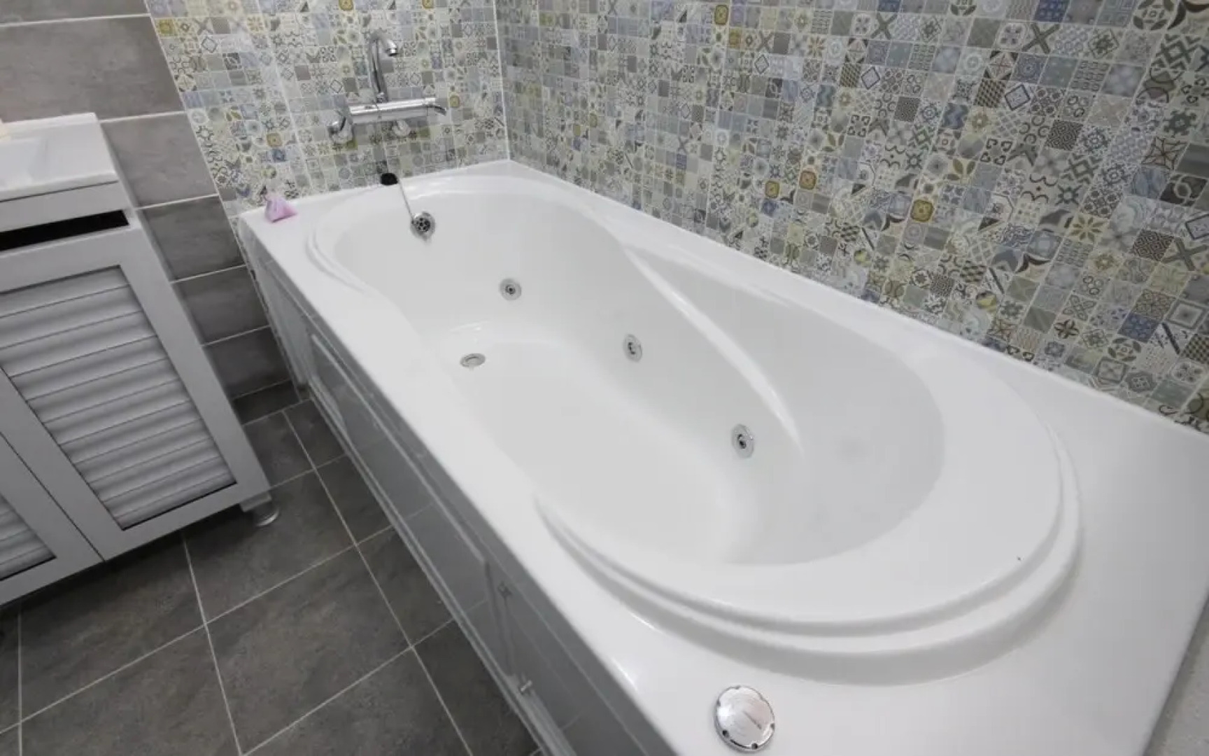 Yeongduk Six Hotel