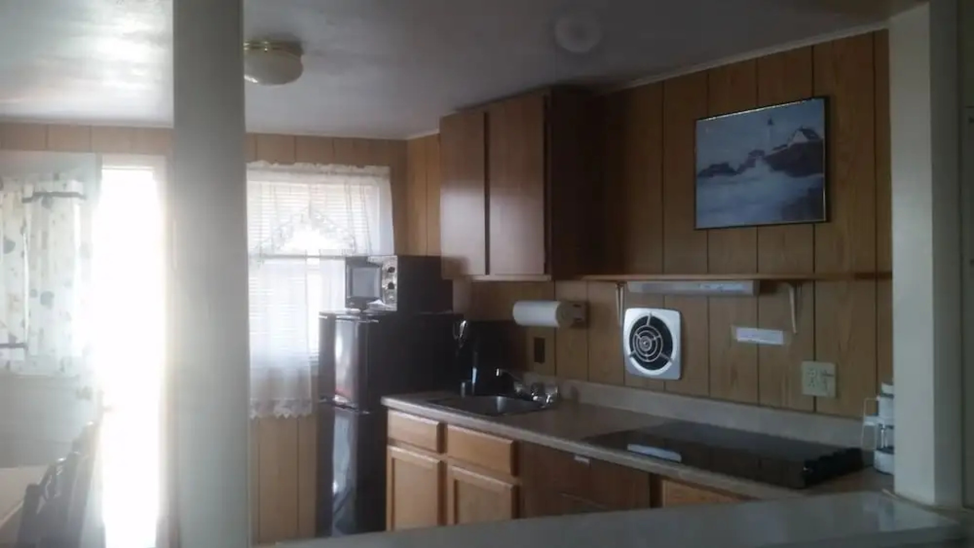 Hills Motor Court & Marina