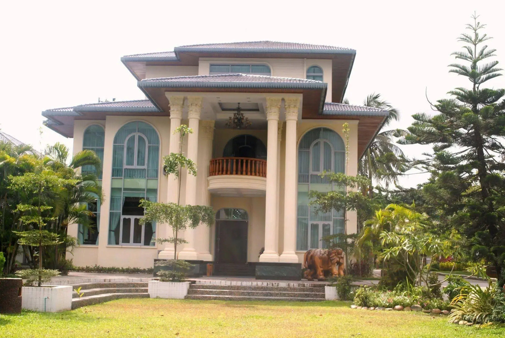 Myitkyina Plam Spring Resort Hotel